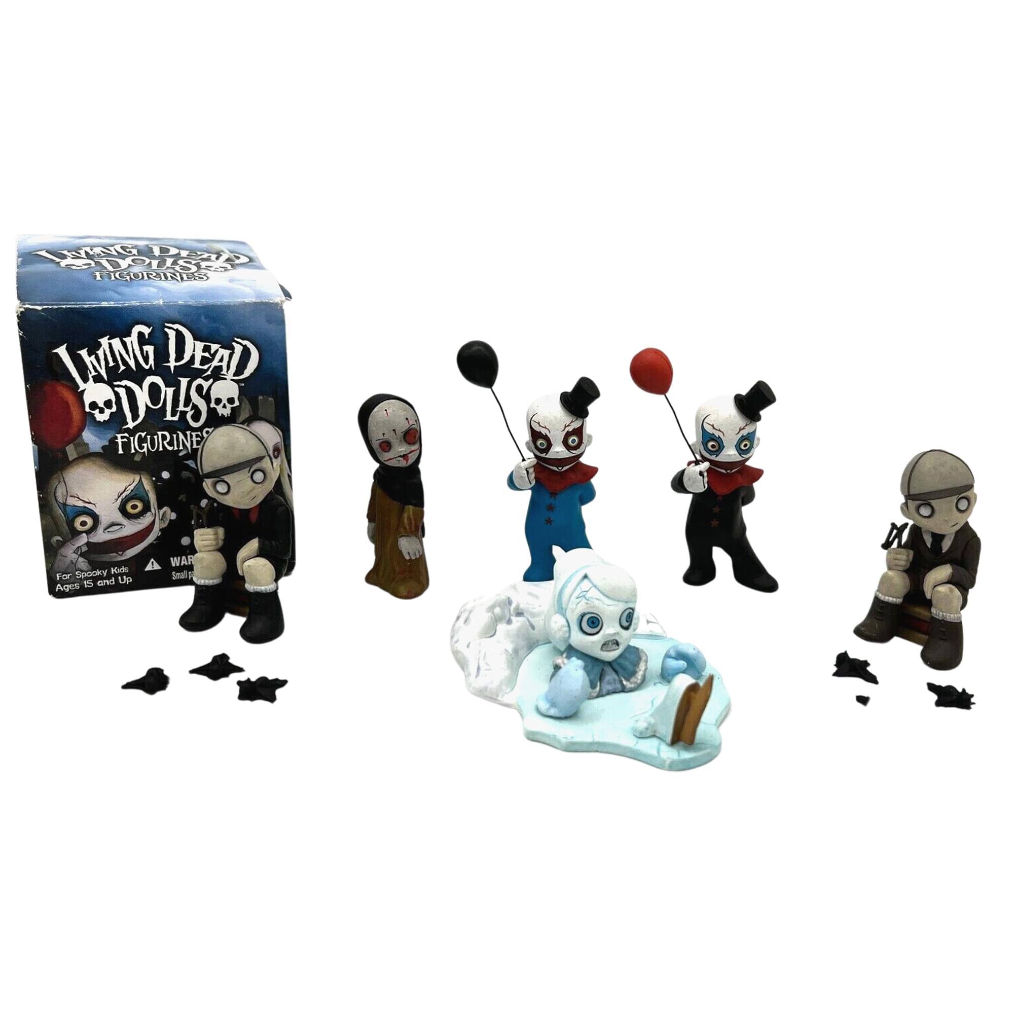 LIVING DEAD DOLLS FIGURINES  
For Scary Kids Ages 10 and Up  
WAR  
Snal