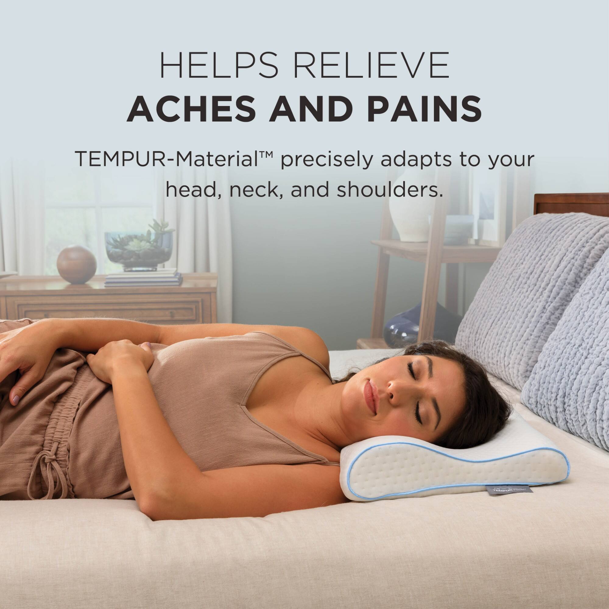HELPS RELIEVE ACHES AND PAINS

TEMPUR-Material™ precisely adapts to your head, neck, and shoulders.