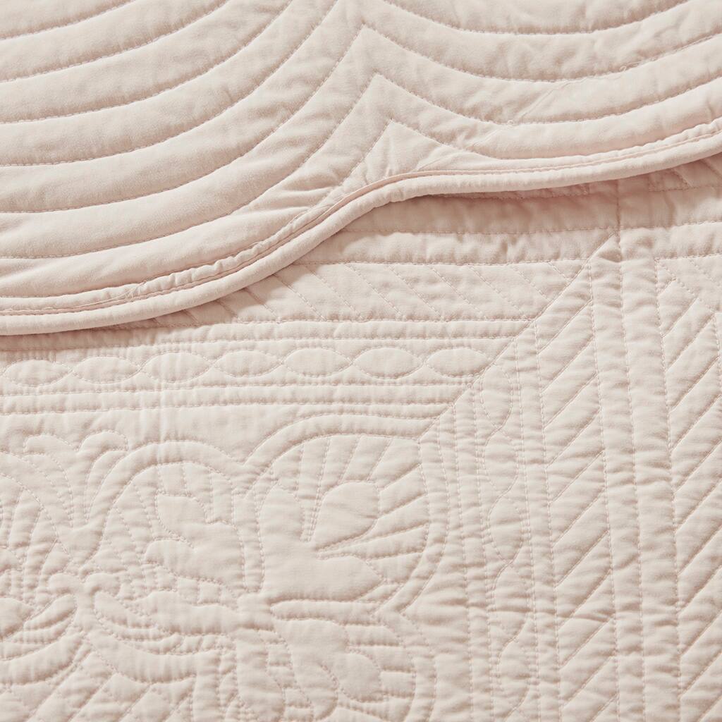 Alt View 5. Gracie Mills - Gracie Mills Salvatore 3-Piece Reversible Country-Inspired Scalloped Edge Quilt Set - Blush.