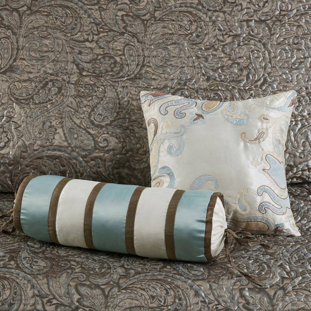 Alt View 3. Gracie Mills - Gracie Mills Thornton 5-Piece Reversible Jacquard Bedspread Set with Throw Pillows - Blue/Brown.