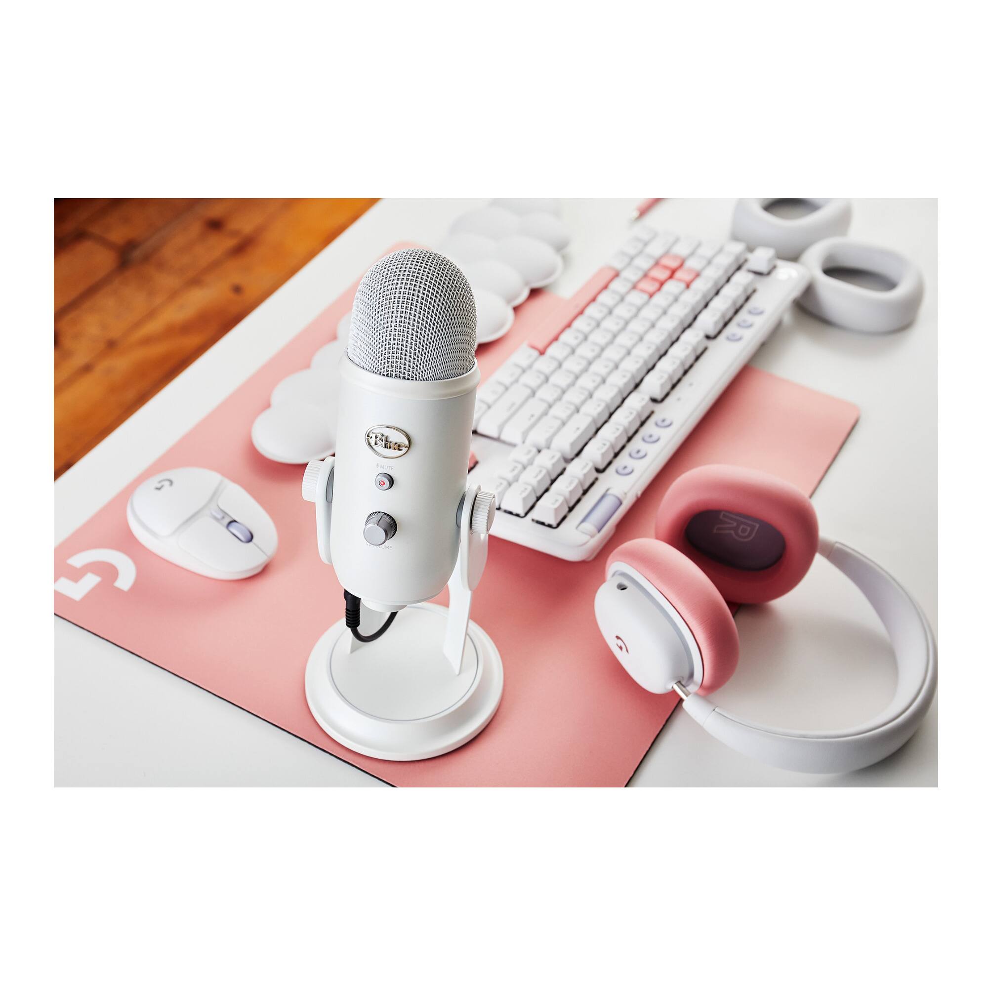 Left. Blue Microphones - Blue Microphones Yeti USB Microphone (White Mist) with 3.0 4-Port USB Hub Bundle.