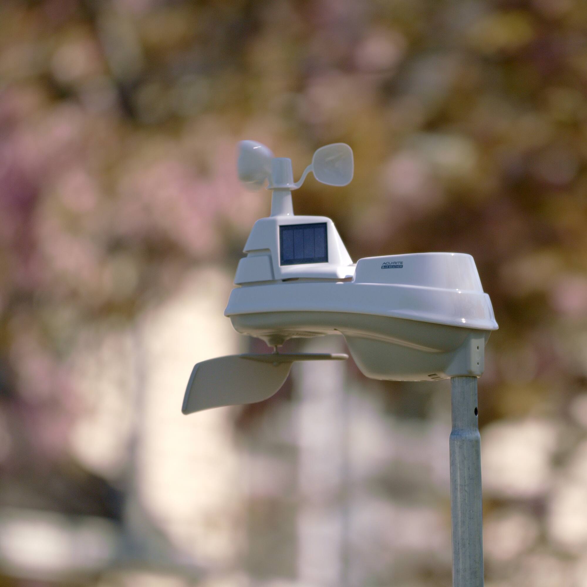 Alt View 18. AcuRite - Iris (5-in-1) Weather Station - White/Black.