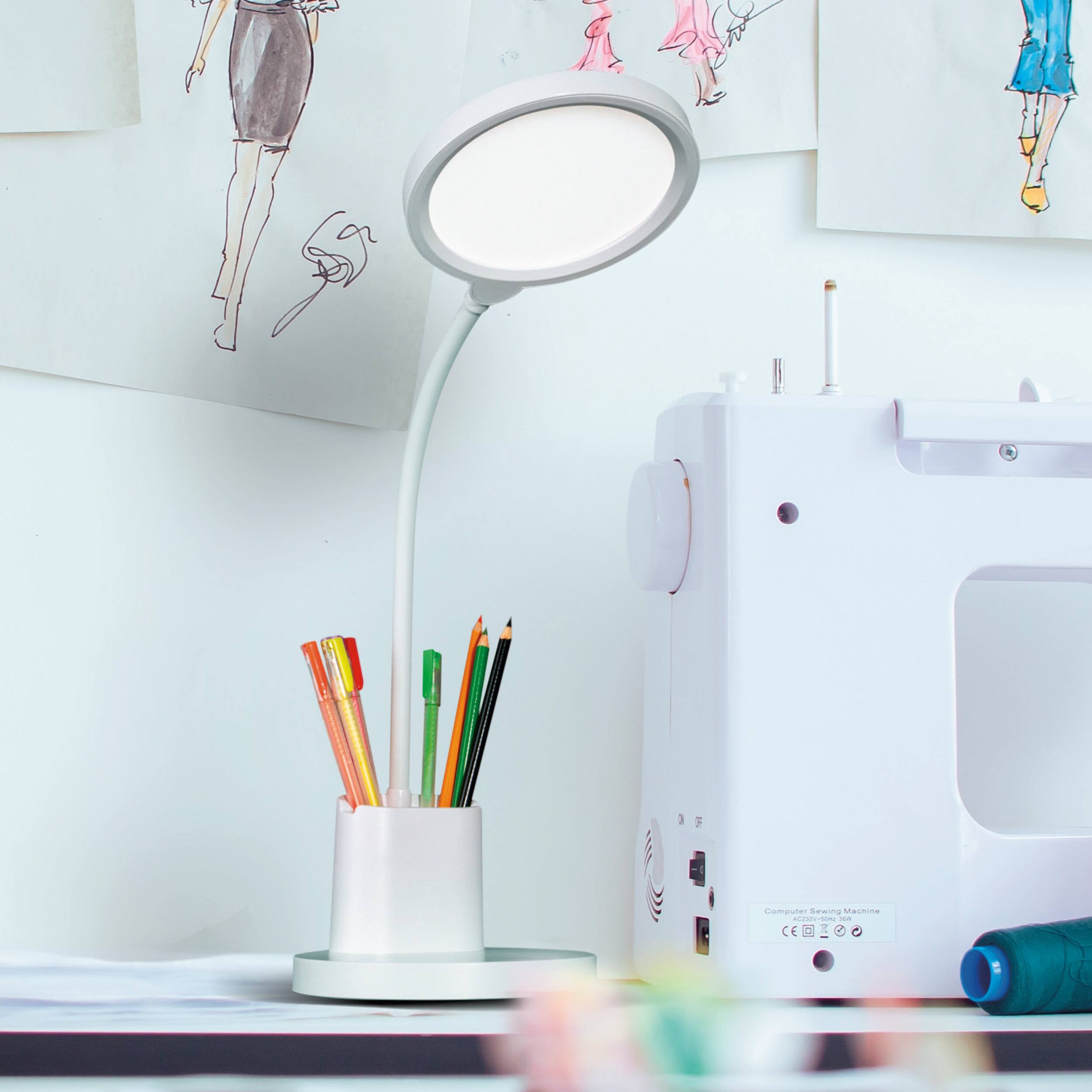 The text on the image reads "3 - dewina Mactina A - - CEO E C." However, it is not clear what the context or purpose of this text is. It could be related to a business, organization, or personal matter, but without additional information, it is impossible to provide a more accurate interpretation.