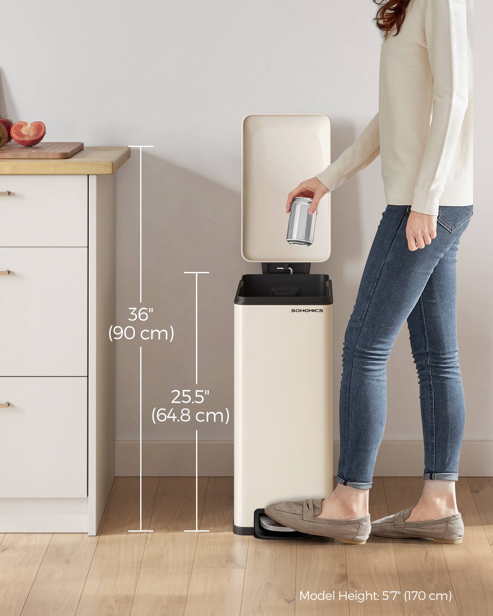 36" (90 cm)  
25.5" (64.8 cm)  
Model Height: 5'7" (170 cm)