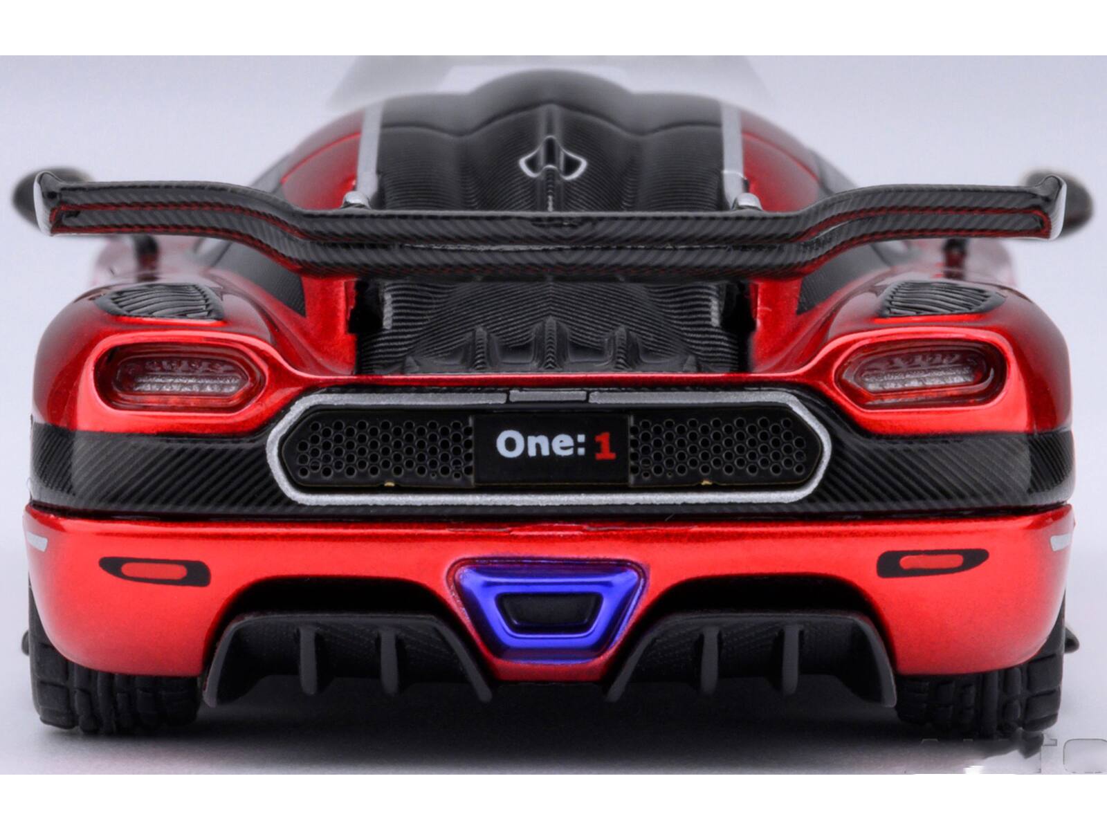 Koenigsegg One:1 Apple Red Metallic with Carbon and Silver Stripes 1/64 ...