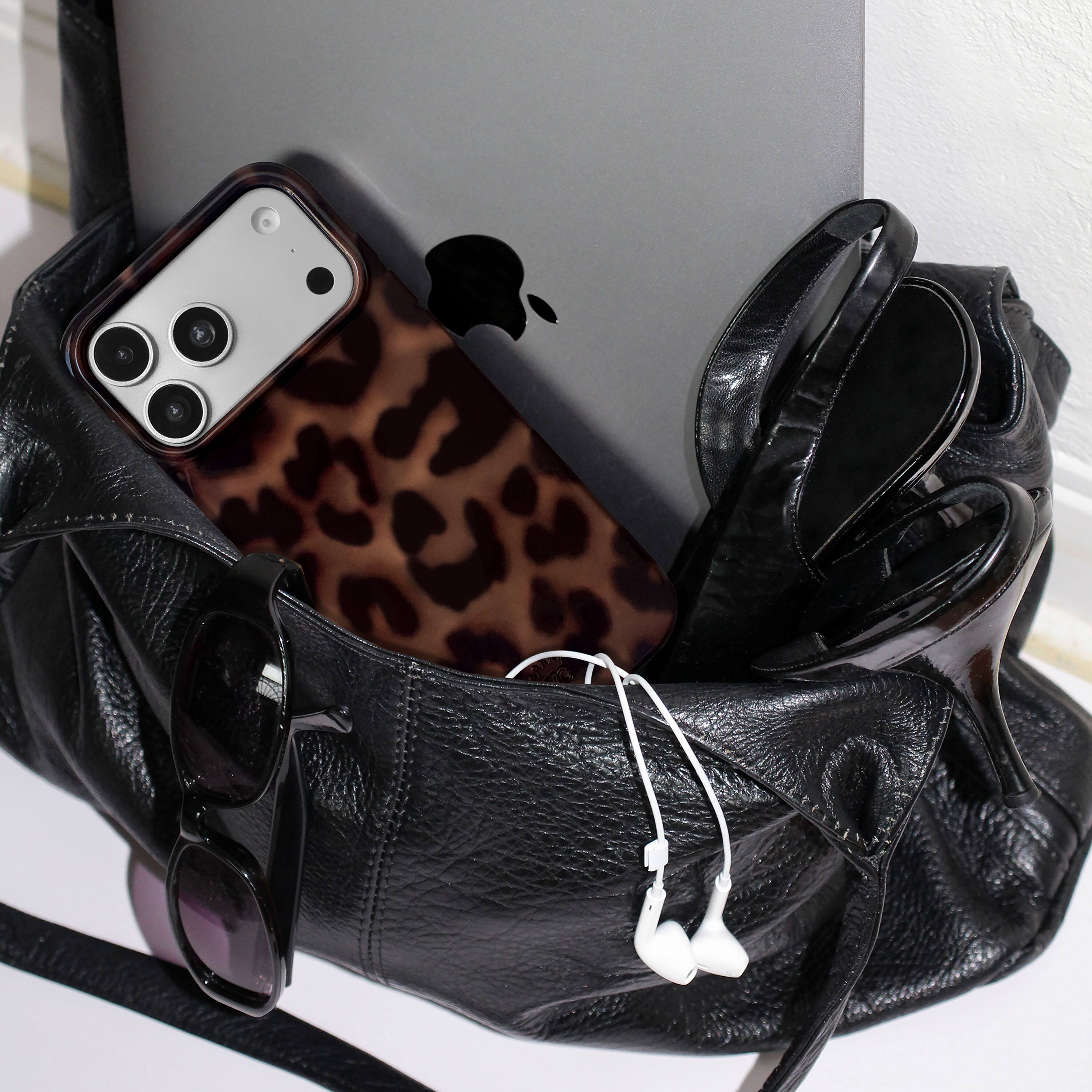 Alt View 8. VELVET CAVIAR - Magsafe Case for Apple iPhone 18 Pro / iPhone 17 Pro- It Girl - Leo.