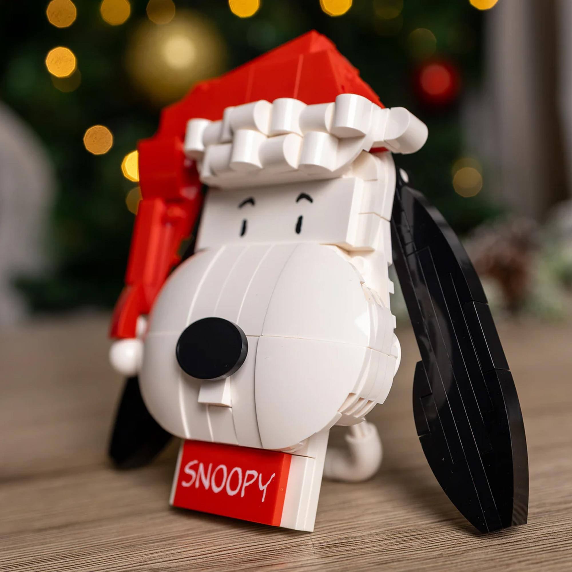 Alt View 4. Brickcraft - Peanuts Snoopy Christmas 141-Piece Brickcraft Building Set - White.
