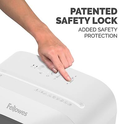 PATENTED SAFETY LOCK  
ADDED SAFETY PROTECTION  

Fellowes
