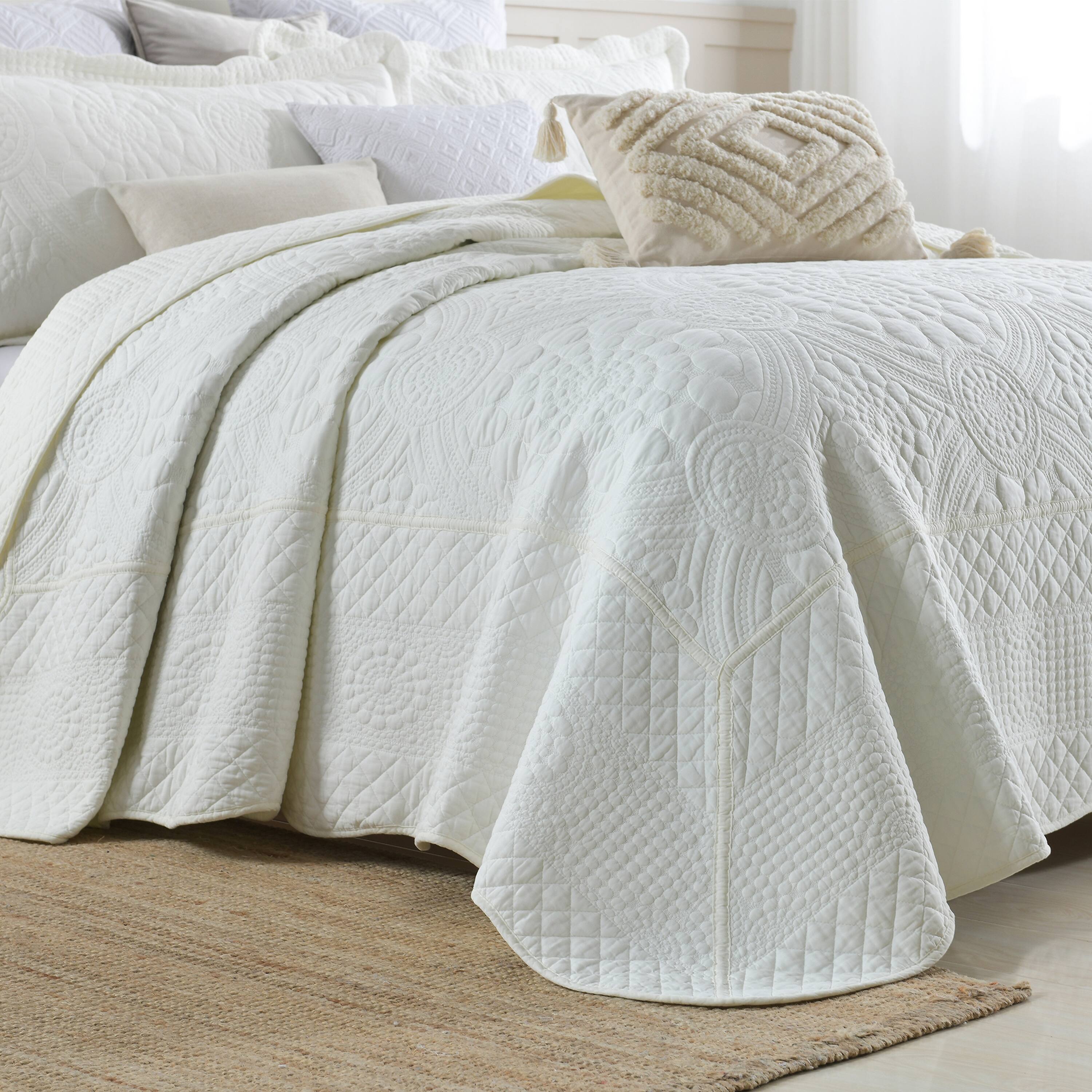 Left. MarCielo - Marcielo 3 Piece 100% Cotton Oversized Bedspread Lightweight Quilt Set - White.