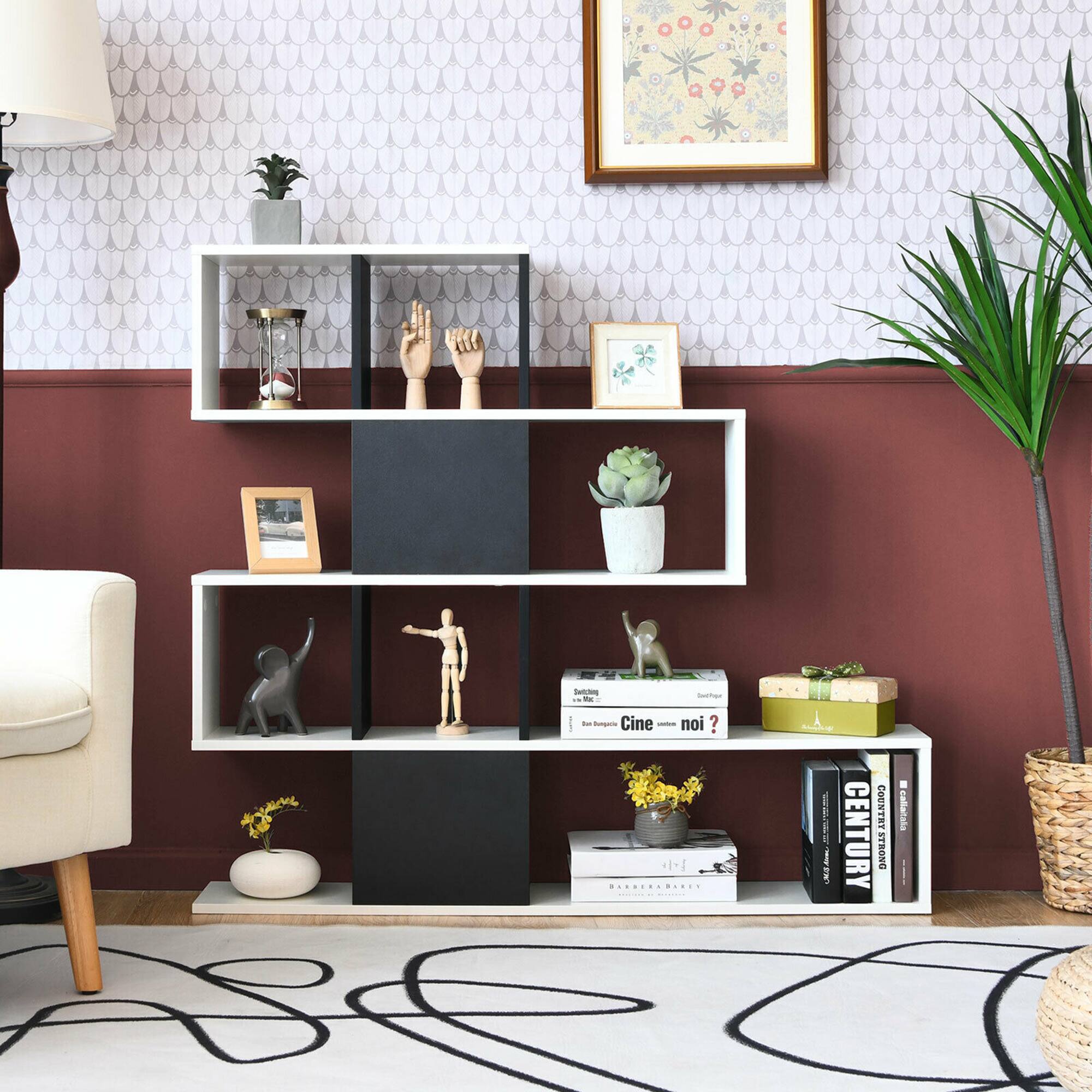 The text on the image is:

- "Cine noi ?"
- "COUNTRY"
- "CENTURY"
- "SNOWES"

Grouped together, it would be:

"Cine noi ? COUNTRY CENTURY SNOWES"