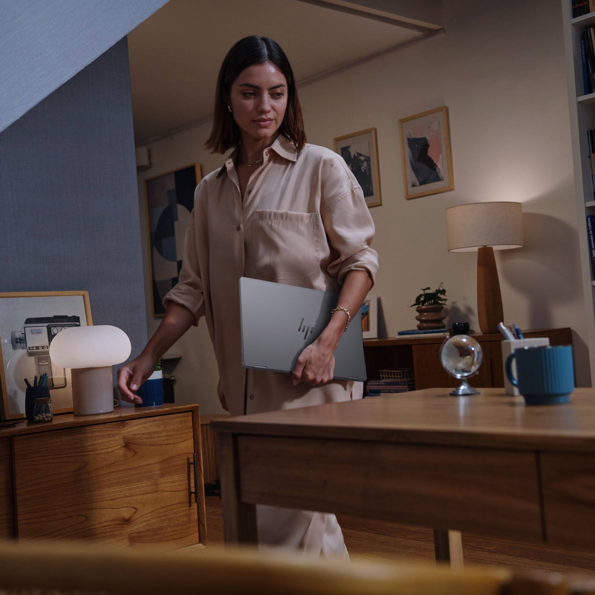 Alt View 12. HP - OmniBook X Flip 2-in-1 - 14" 2K OLED Touchscreen Laptop - Intel Core Ultra 5 (2026) - 16GB Memory - 512GB SSD - Copilot+ - Meteor Silver.