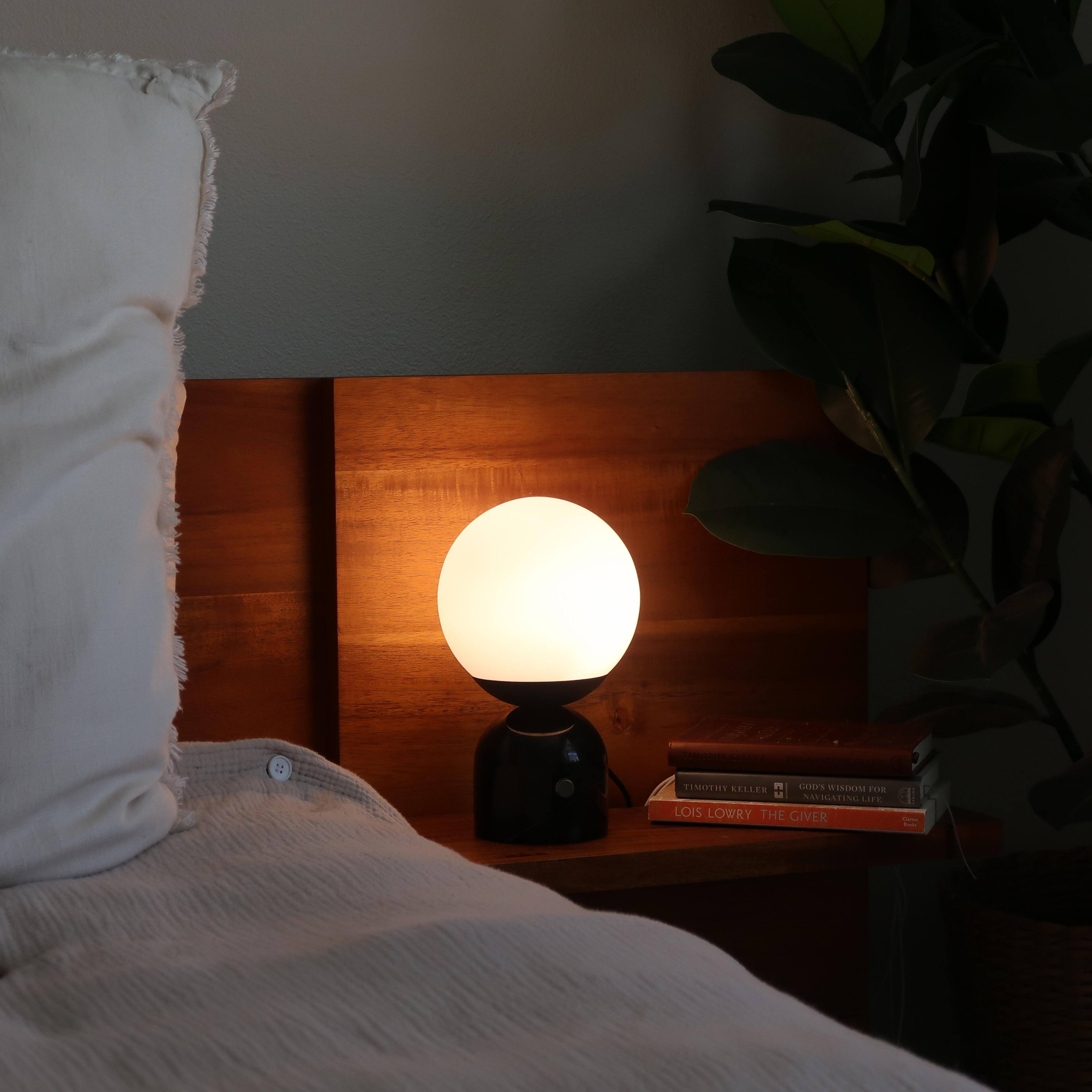 FEMITESN n COOPS OM LELLER T00 U SAV ATINI LATE LOIS LOWRY THE GIVER