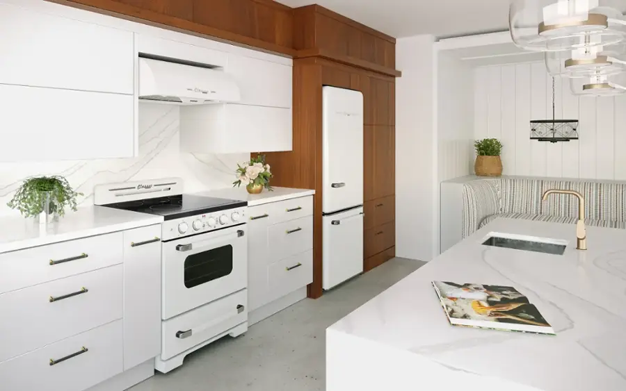 The text on the image is not coherent or related to the image content. It does not provide any useful information about the kitchen.