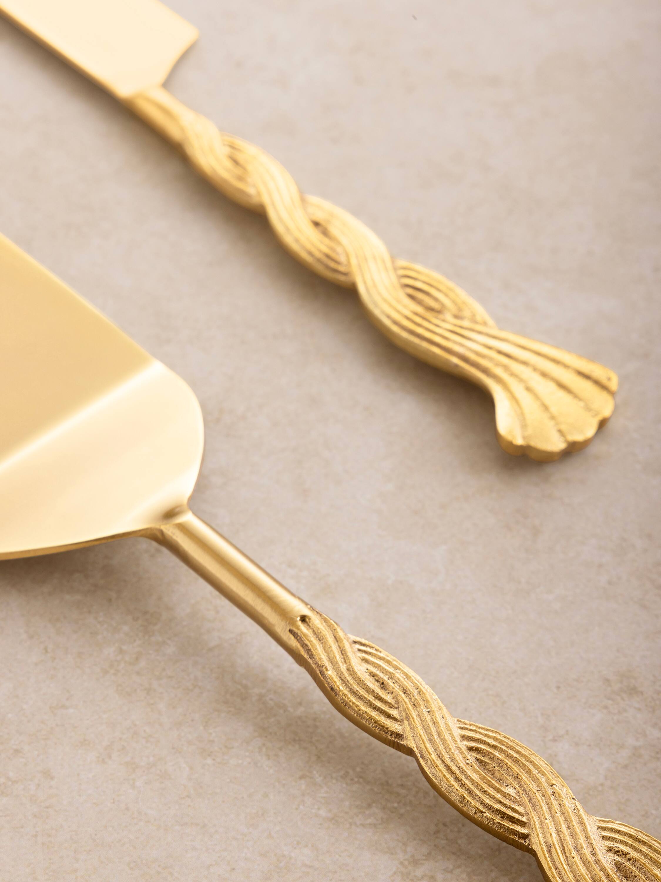 Back. GAURI KOHLI - Santiago Cake Servers - Matte gold.