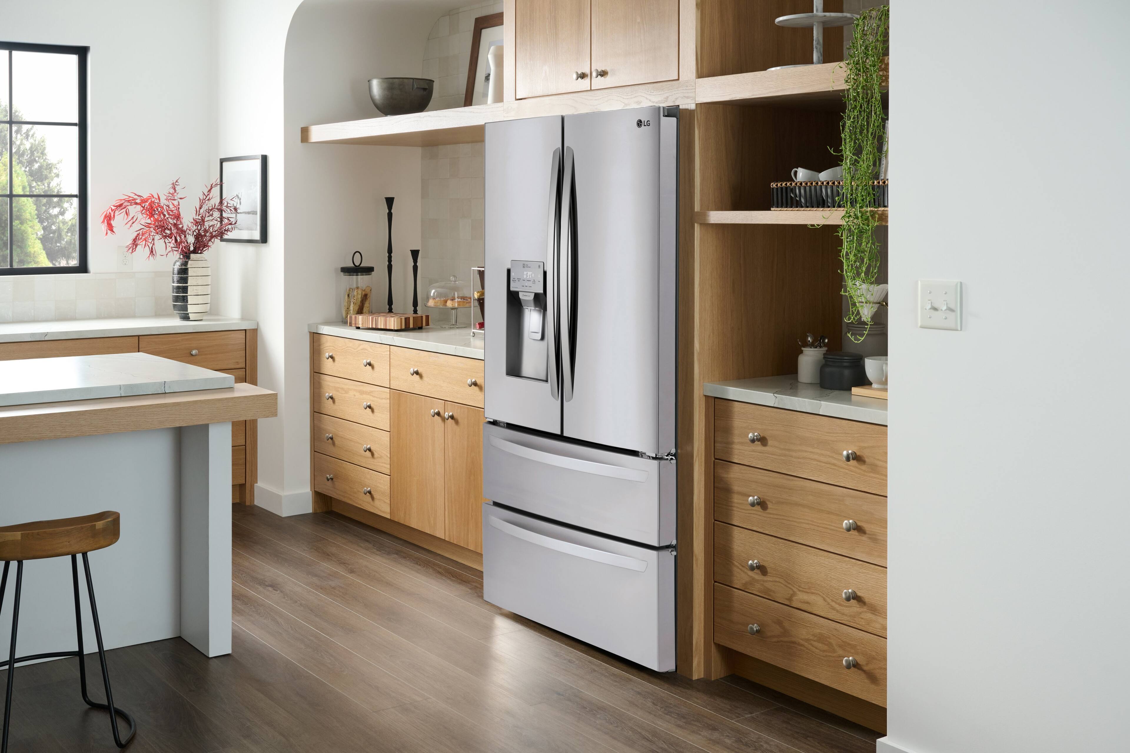 Alt View 31. LG - 27.8 Cu. Ft. 4-Door French Door Smart Refrigerator with Double Freezer Drawers - Stainless steel.