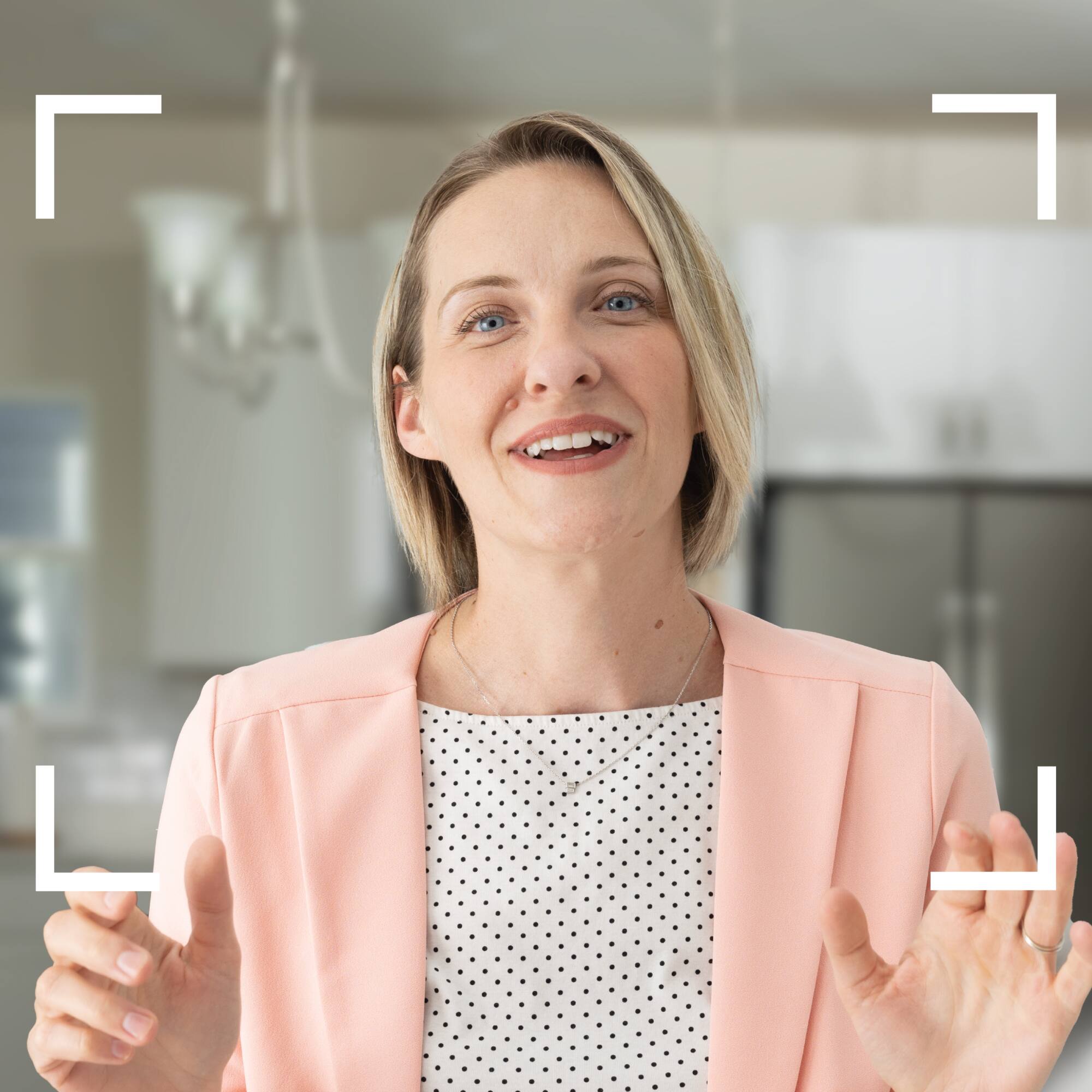 Alt View 15. Logitech - Brio 500 1920x1080p Webcam with Privacy Cover - Rose.