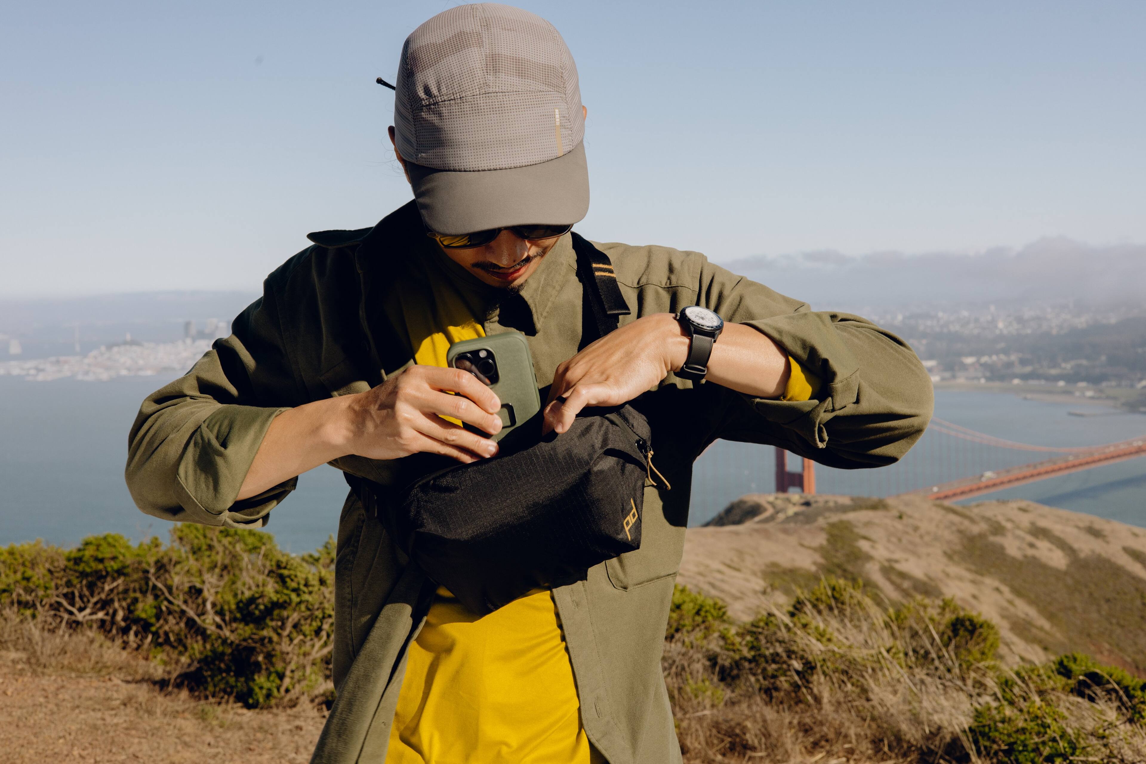 Alt View 17. Peak Design - Outdoor Sling 2L - Black.