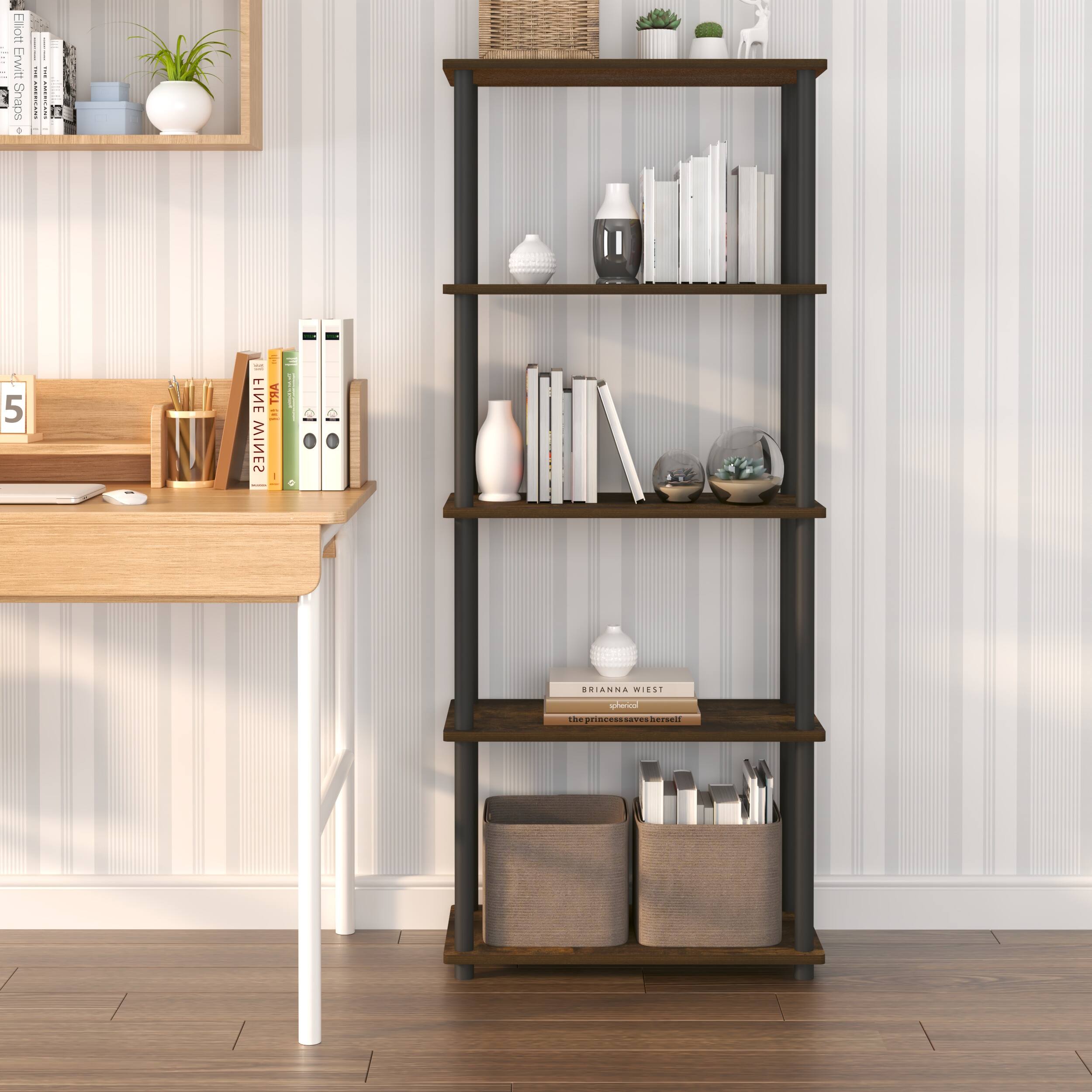 Elliott I = Erwitt sdeUS . I - - | i 3 5 1 FINE ART = WINES - 1 | BRIANNA WIEST sheprincesssavesherei - rinces .