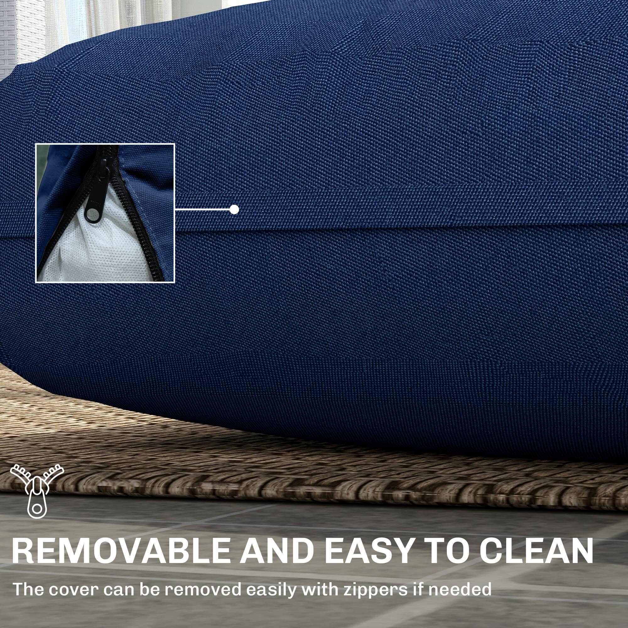 REMOVABLE AND EASY TO CLEAN  
The cover can be removed easily with zippers if needed