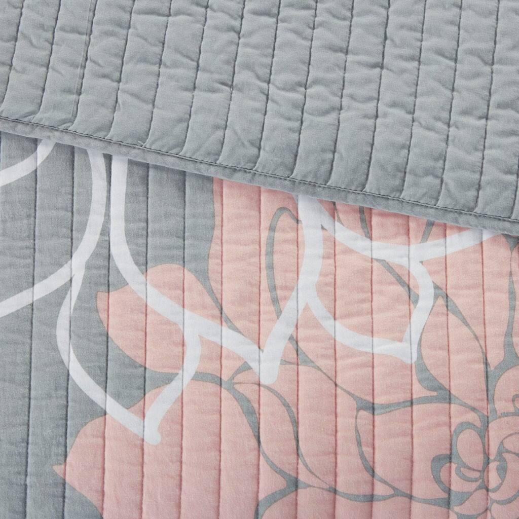 Alt View 5. Gracie Mills - Gracie Mills Glenda 6-Piece Reversible Cotton Printed Quilt Set with Throw Pillows - Grey/Peach.