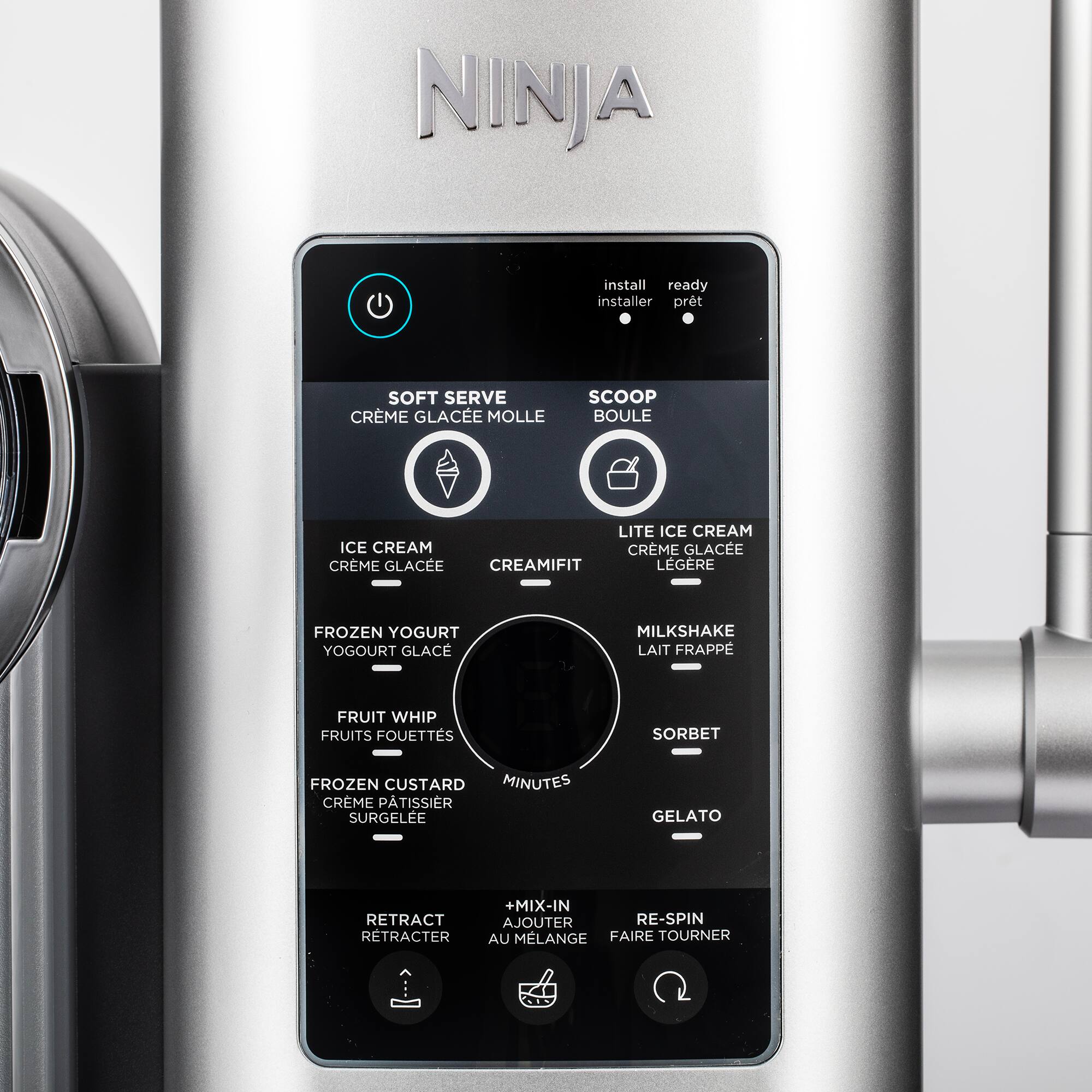 NINJA install ready installer prêt SOFT SERVE CRÈME GLACÉE MOLLE SCOOP BOULE ICE CREAM CRÈME GLACÉE LITE ICE CREAM CRÈME GLACÉE LÉGÈRE FROZEN YOGURT YOGOURT GLACÉ MILKSHAKE LAIT FRAPPÉ FRUIT WHIP FRUITS FOUETTÉS SORBET FROZEN CUSTARD CRÈME PATISSIER SURGELÉE GELATO RETRACTER +MIX-IN AJOUTER RE-SPIN AU MÉLANGE FAIRE TOURNER