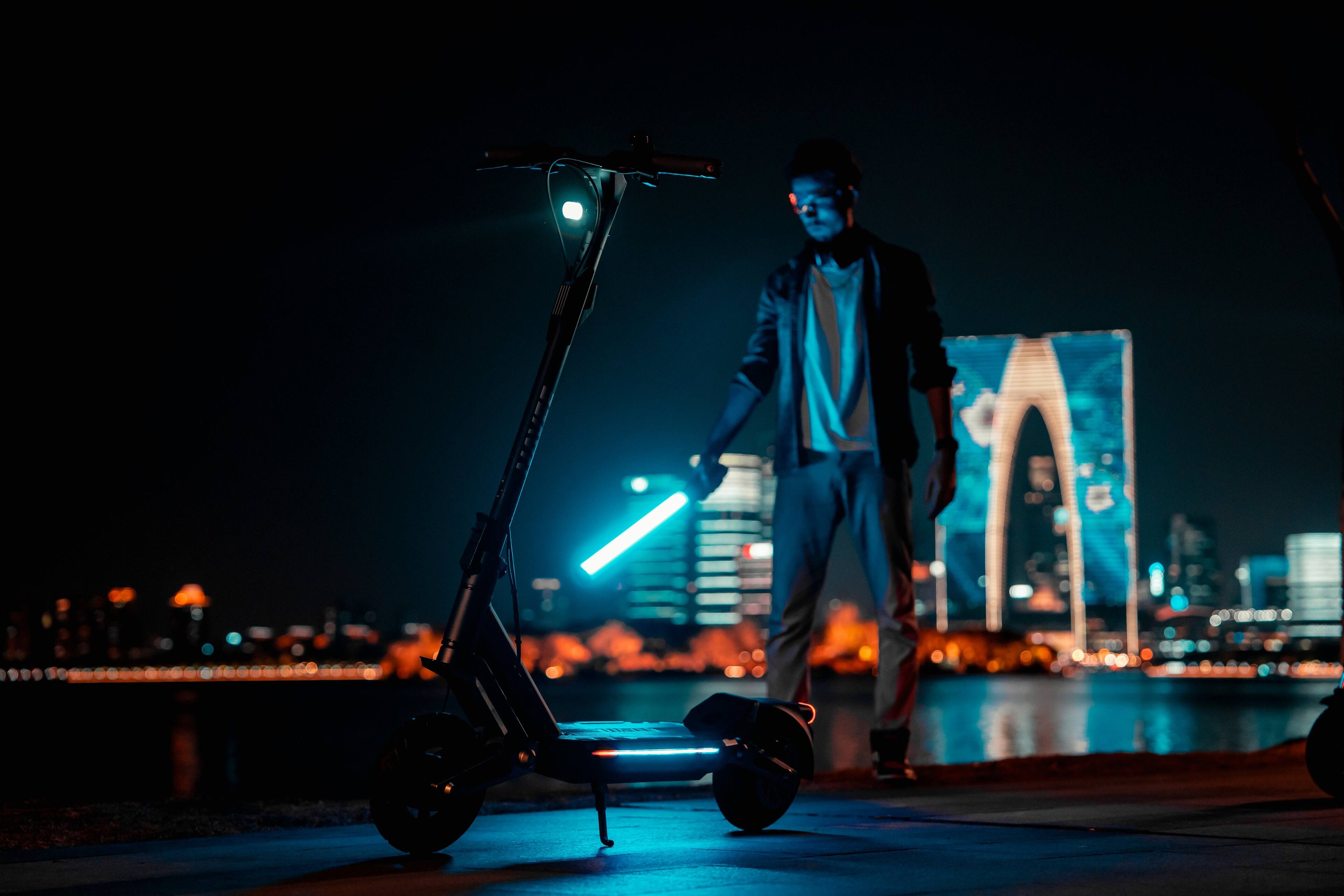 Alt View 33. NAVEE - ST3 Electric Scooter w/37.3 miles Max Operating Range & 24.9 mph Max Speed - Black.