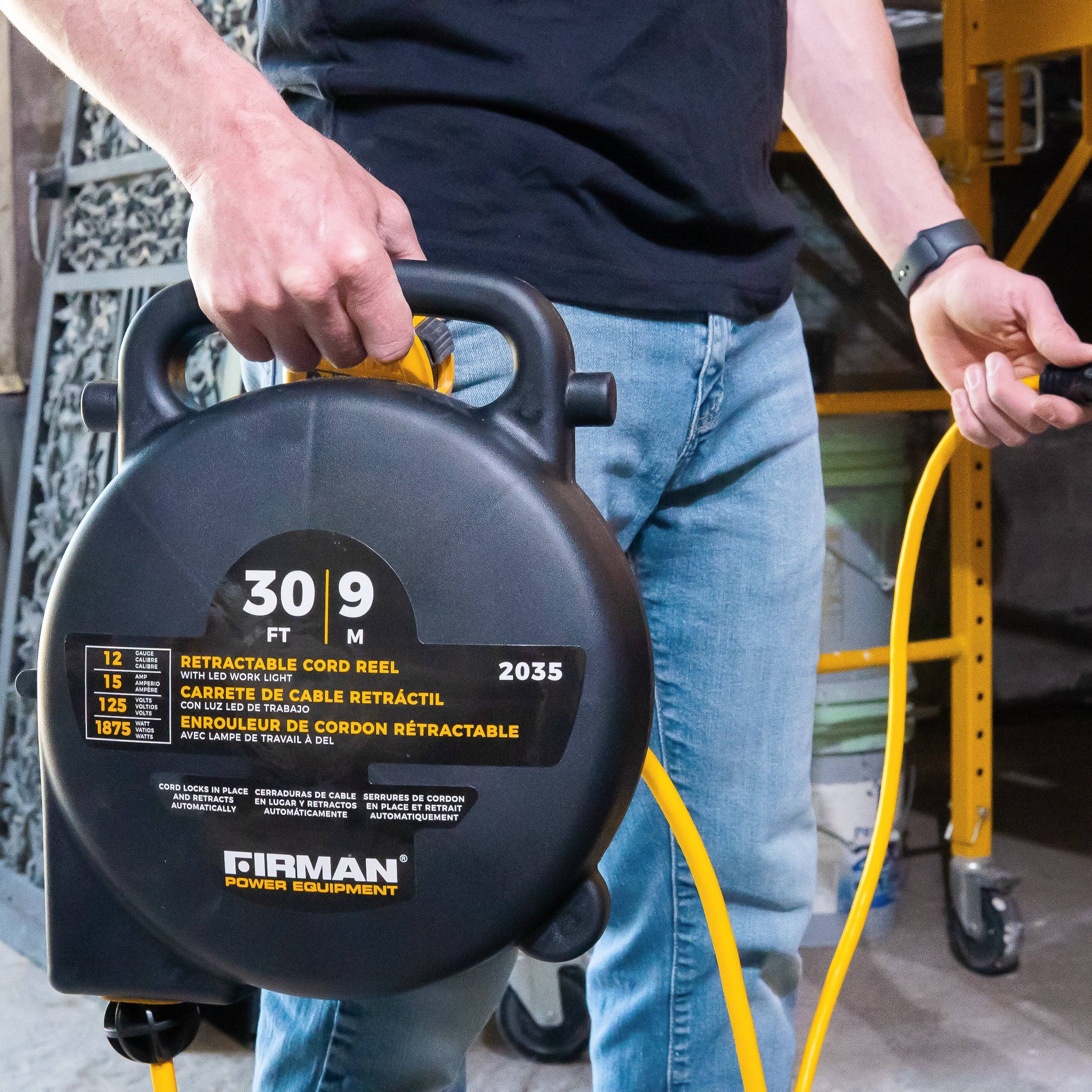 30 FT / 9 M  
12 GAUGE CORD  
125 FT / 38 M  
1875 WATT  

RETRACTABLE CORD REEL WITH LED WORK LIGHT  
CARRETTE DE CABLE RETRACTIL CON LUZ LED DE TRABAJO  
ENROULEUR DE CORDON RETRACTABLE AVEC LAMPE DE TRAVAIL A DEL  

CORD LOCKS IN PLACE AUTOMATICALLY  
CERRADURAS DE CORDON EN PLACE ET RETRAIT AUTOMATIQUE  
SERRES DE CORDON EN PLACE ET RETRAIT AUTOMATIQUE  

FIRMAN POWER EQUIPMENT