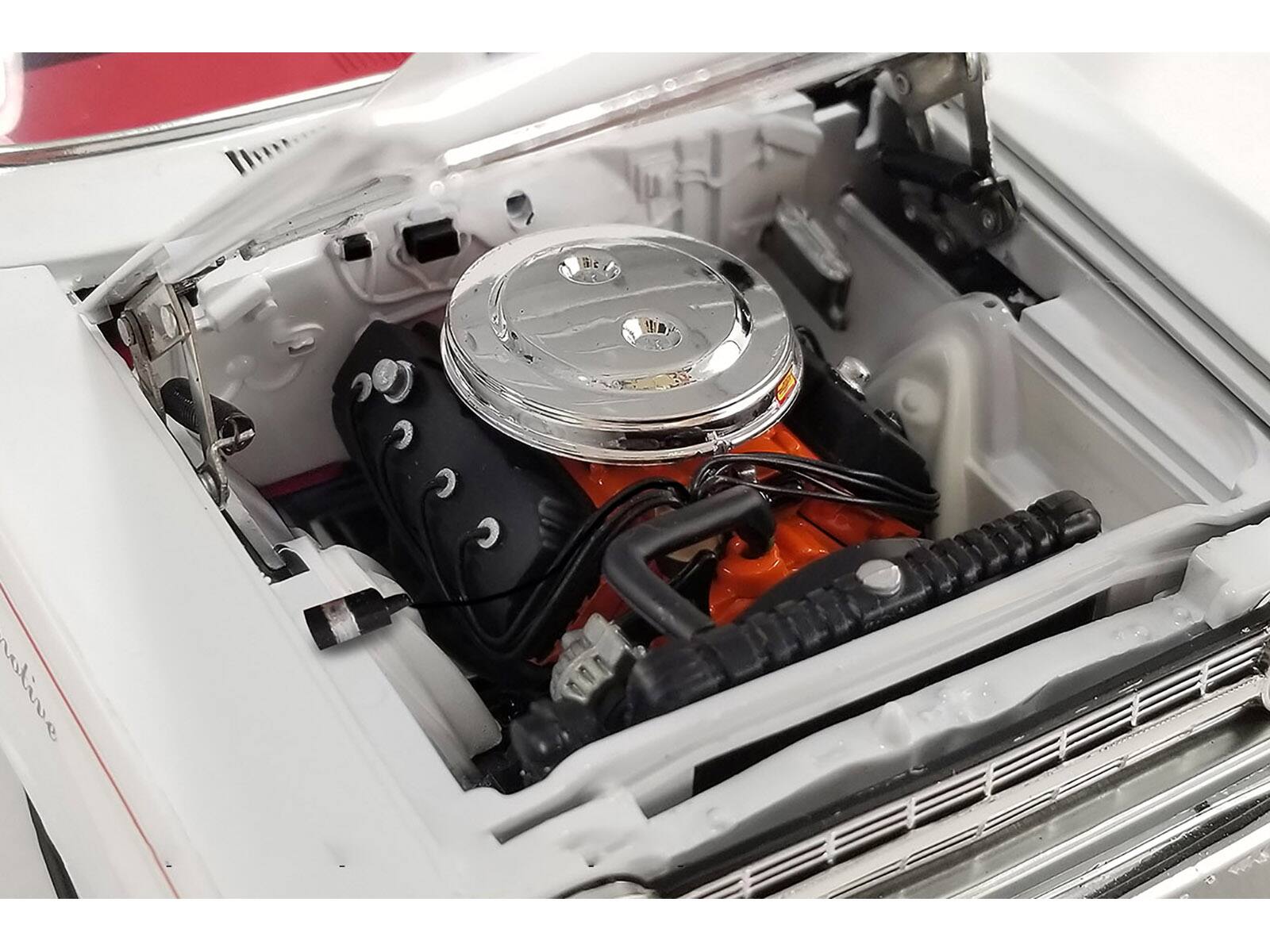 Angle. ACME - 1967 Plymouth Belvedere II Super Stock Don Grotheer White w/ Graphics & Red Interior Limited Edition 306 pcs 1/18 - White .