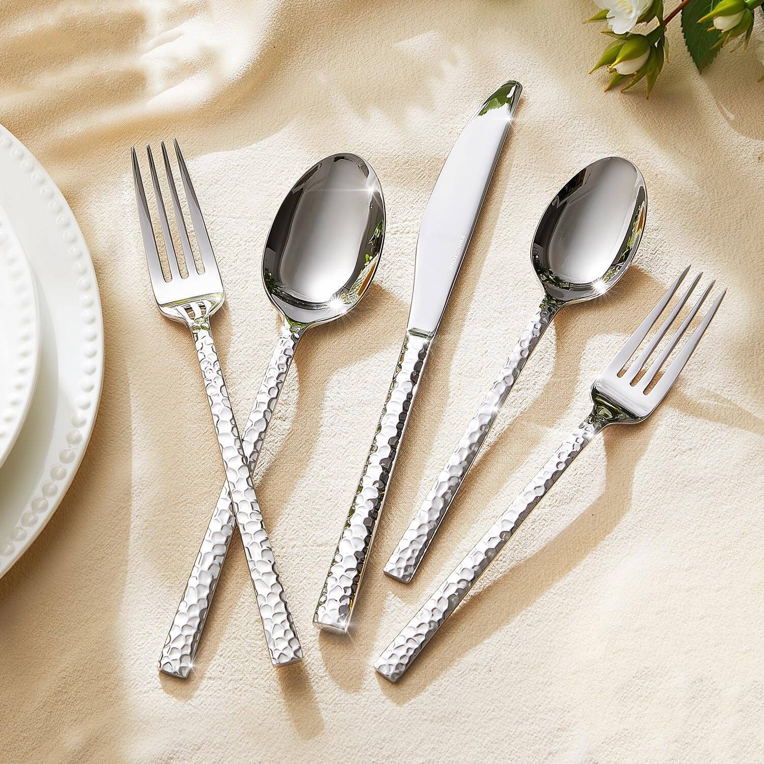 Angle. Dazzed Corner - 20 Piece Silverware Set, 18/10 Stainless Steel Flatware Set for 4 - Silver.
