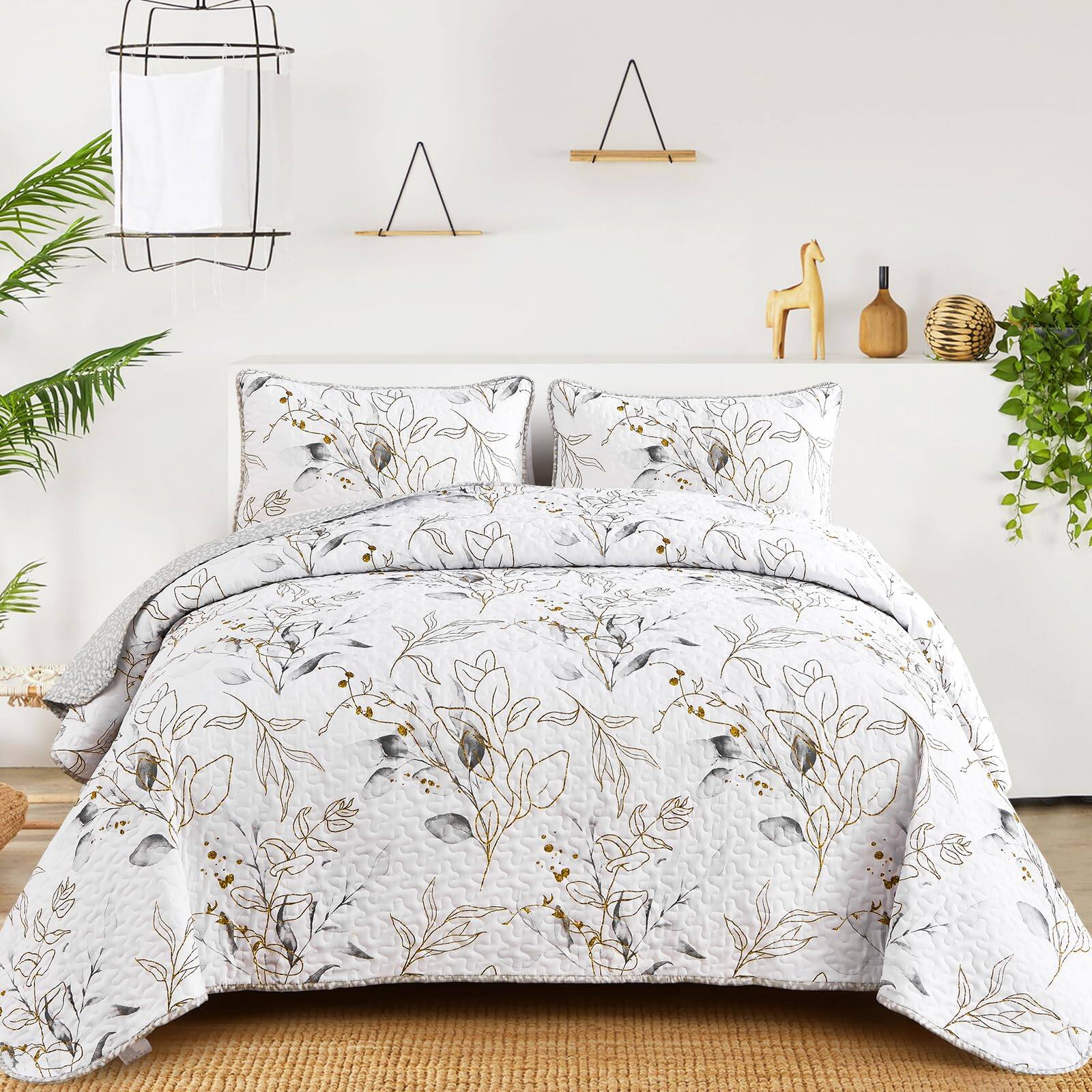 Front. Cedar Assembly - Quilt Sets Floral Pattern Bedding Set 3 Pieces Botanical Soft Microfiber Bed Coverlet For All Season - Grey-Full(78"×90").