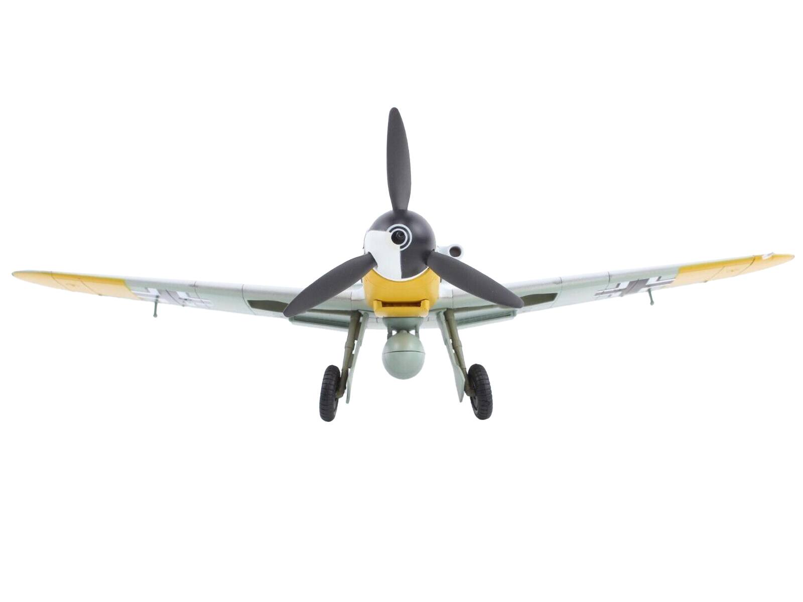 Back. Hobby Master - Messerschmitt BF 109F-4 Obt. Otto Kath Stab/JG 54 Staraya Russia Soviet Union 1941 German Luftwaffe 1/48 - White  And Light Green.