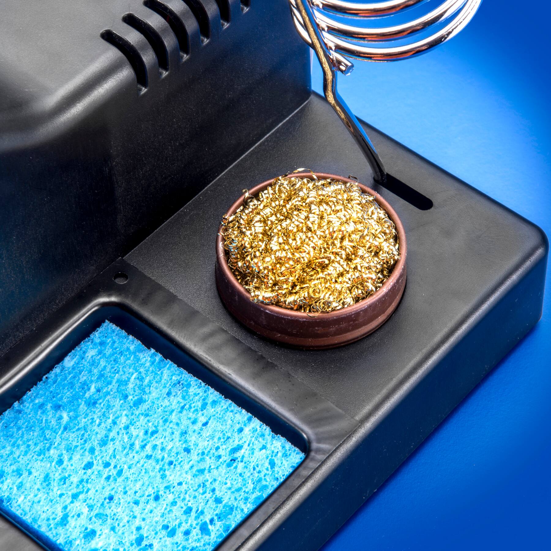 Alt View 4. X-Tronic - 3020-XTS 75 W Digital Soldering Iron Station with Sleep Function, °C/°F, 5 Extra Tips & More - Black.