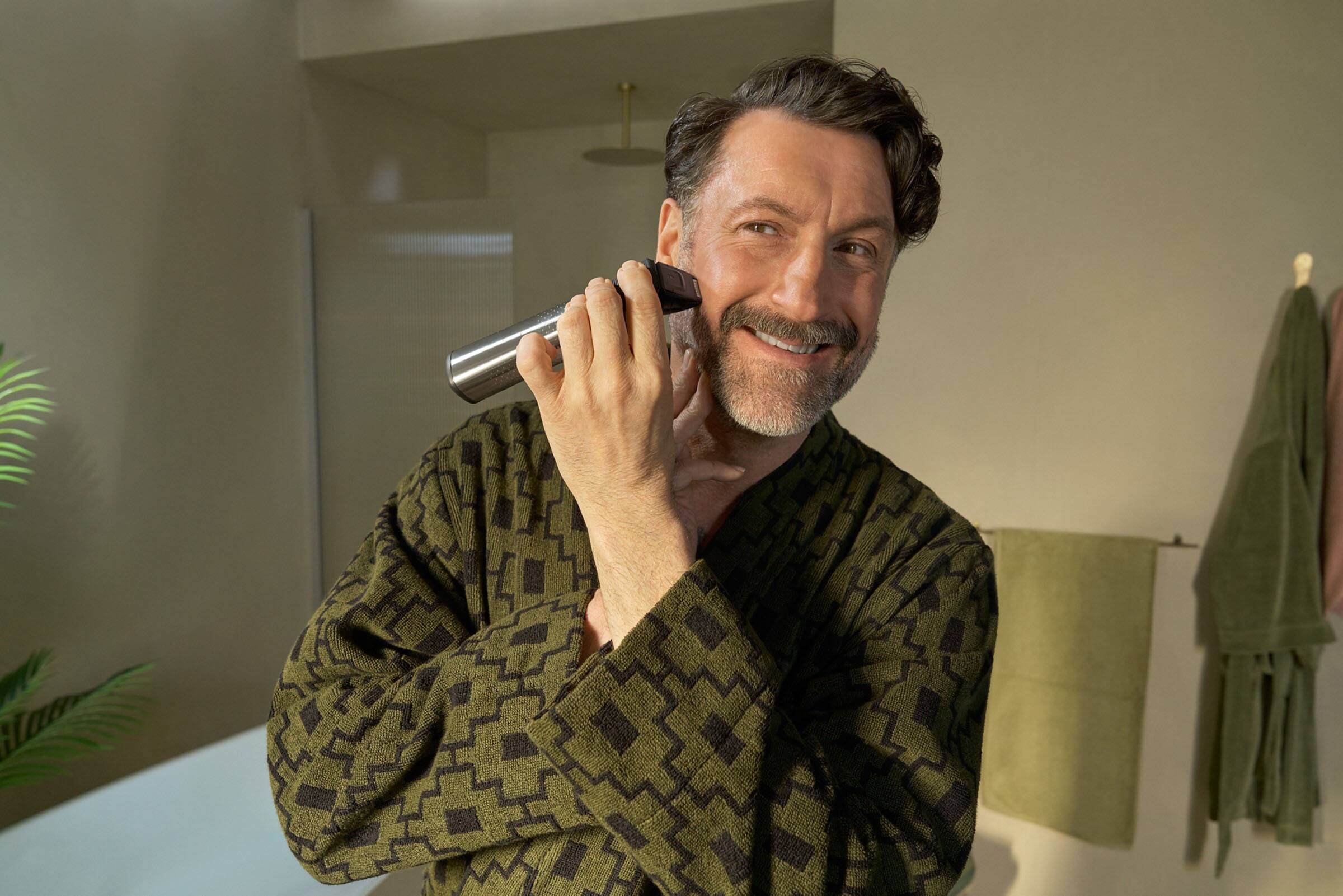 Alt View 21. Philips Norelco - Philips Norelco All-in-One 7000 Series 22-Piece Trimmer - MG7975/49 - Silver.