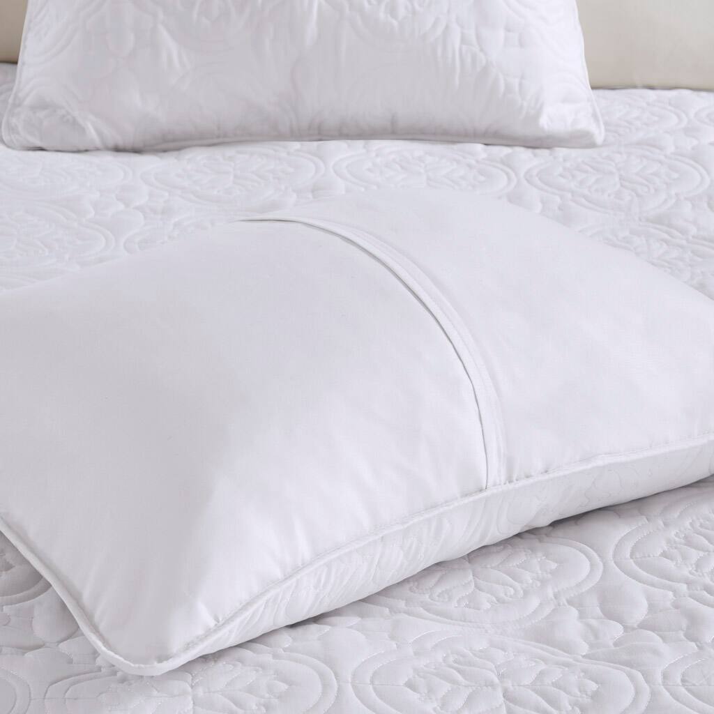 Alt View 2. Gracie Mills - Gracie Mills McCormick 3 Piece Reversible Bedspread Set - White.