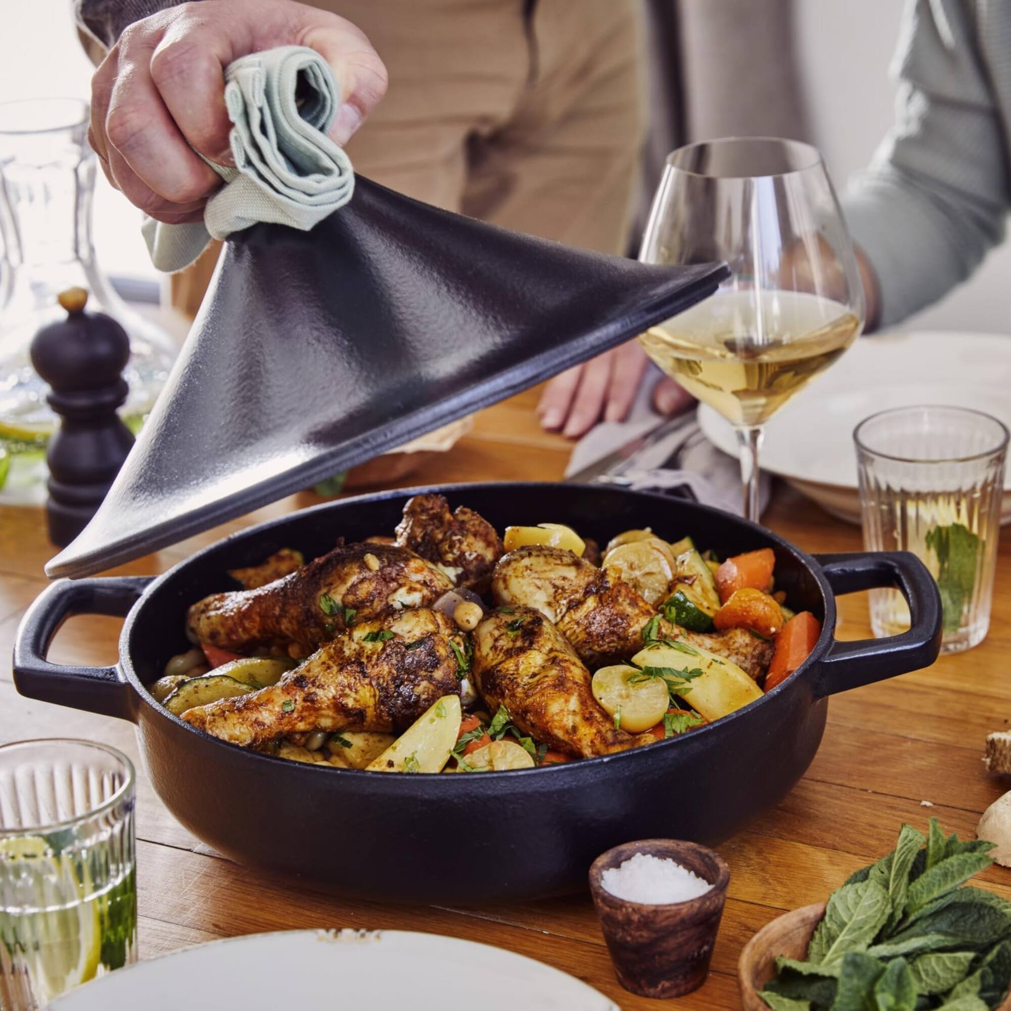 Angle. Alva - Alva Nori Enameled Cast Iron Tagine Pot 3Qt. - Oven Safe and Toxin-Free Cookware - Black.