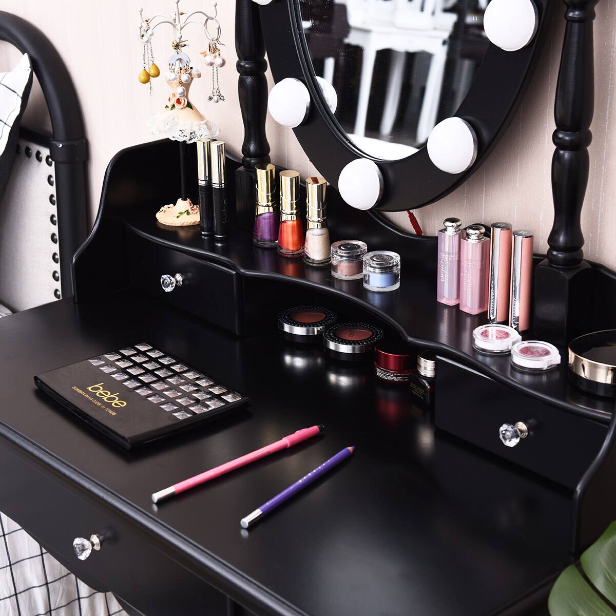 beads  
Semi-Permanent Nail Polish