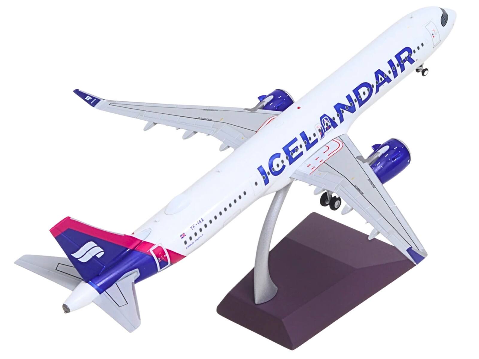 Icelandair. TF-IAA