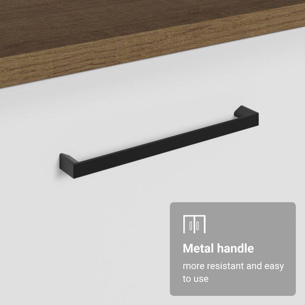 Metal handle  
more resistant and easy to use