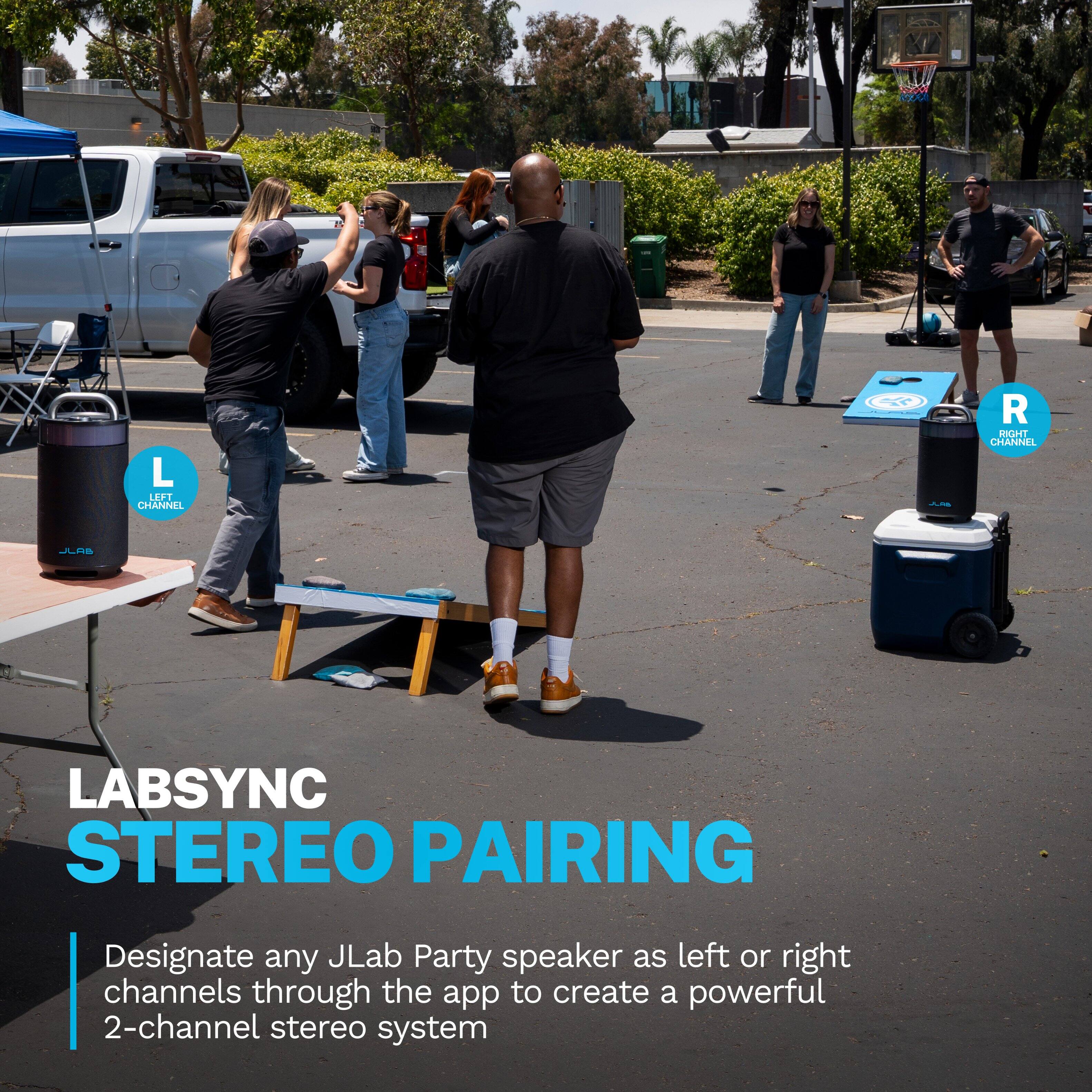 L LEFT CHANNEL  
JURA  
R RIGHT CHANNEL  
JLAB  
LABSYNC STEREO PAIRING  
Designate any JLab Party speaker as left or right channels through the app to create a powerful 2-channel stereo system
