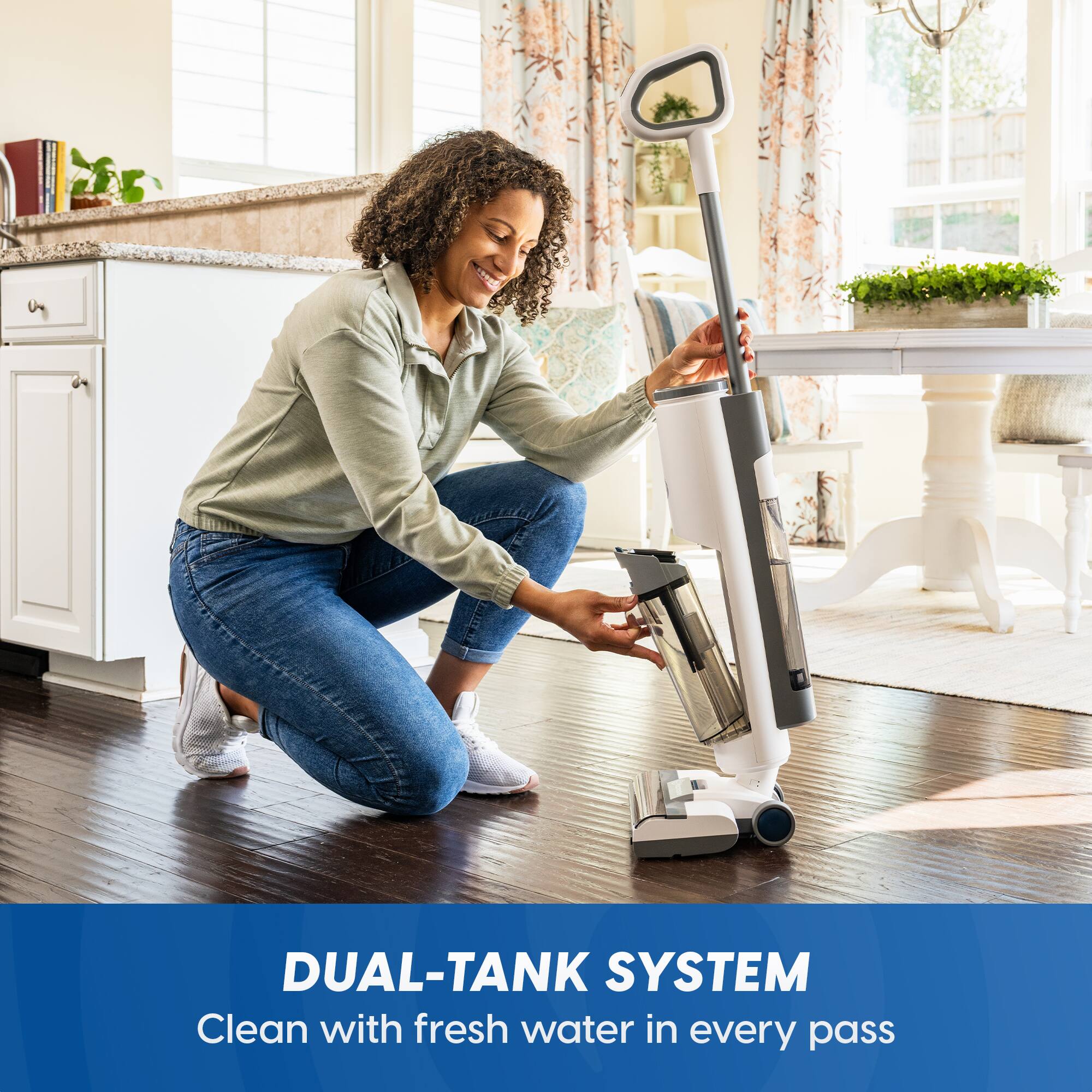 DUAL-TANK SYSTEM  
Clean with fresh water in every pass