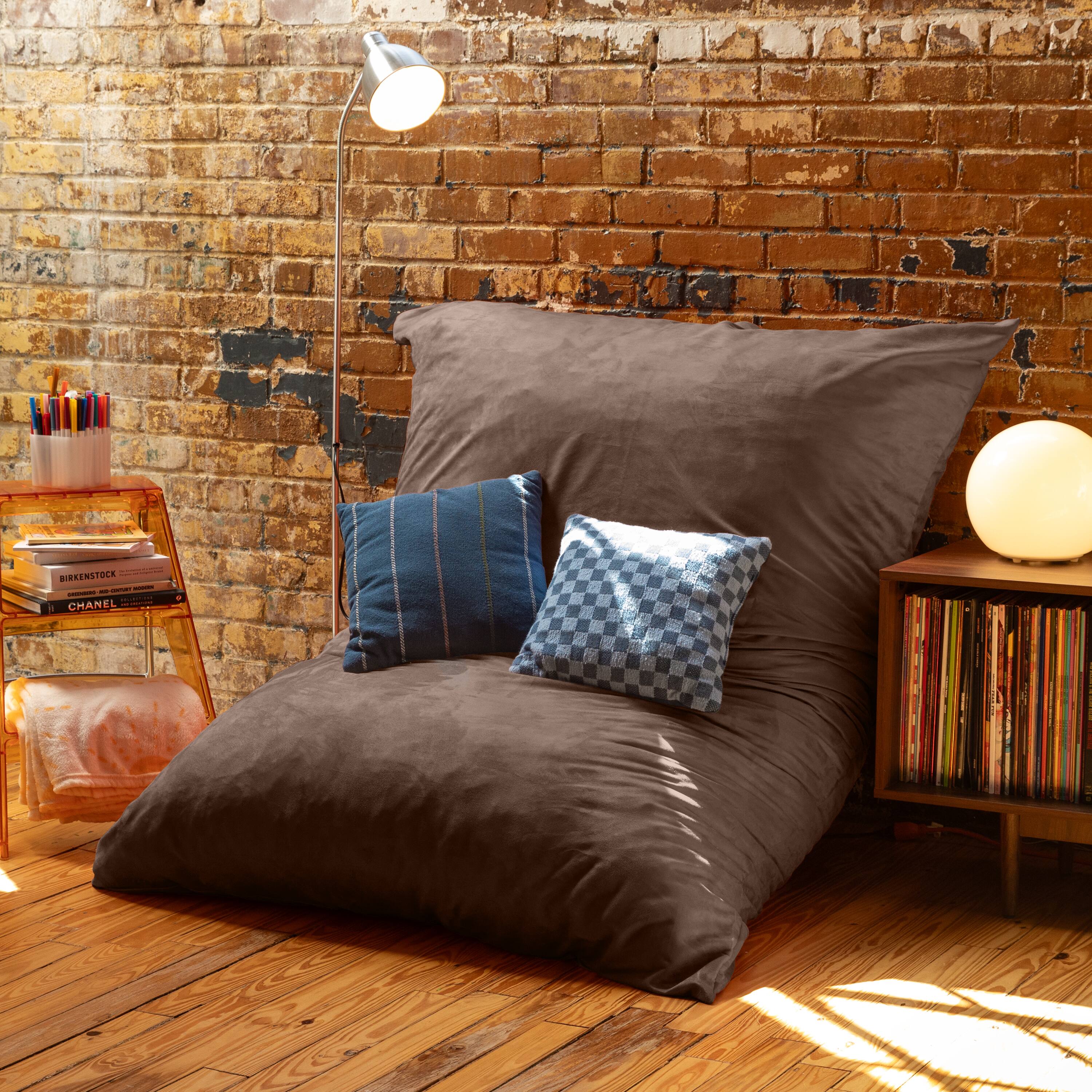 - BONNIE
- CHANEL

BIRKENSTOCK
CHANEL