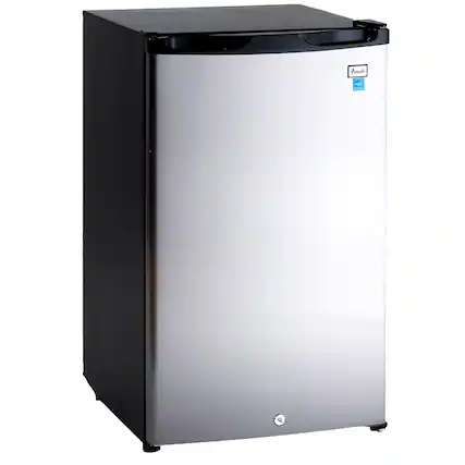 Front. Avanti - Avanti 4.4 Cu. Ft. Mini Fridge - Black.