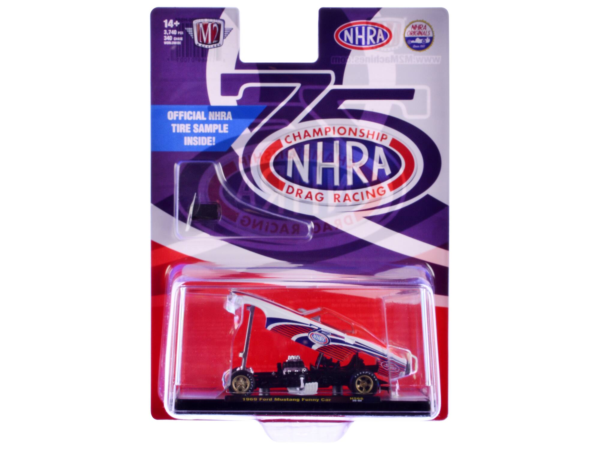 14+  
3,740 pcs  
340 cm  
M2 ORIGINALS  
NHRA T  
www.M2Machines.com  
OFFICIAL NHRA TIRE SAMPLE INSIDE!  
7 CHAMPIONSHIP NHRA DRAG RACING  
1969 Ford Mustang Funny Car