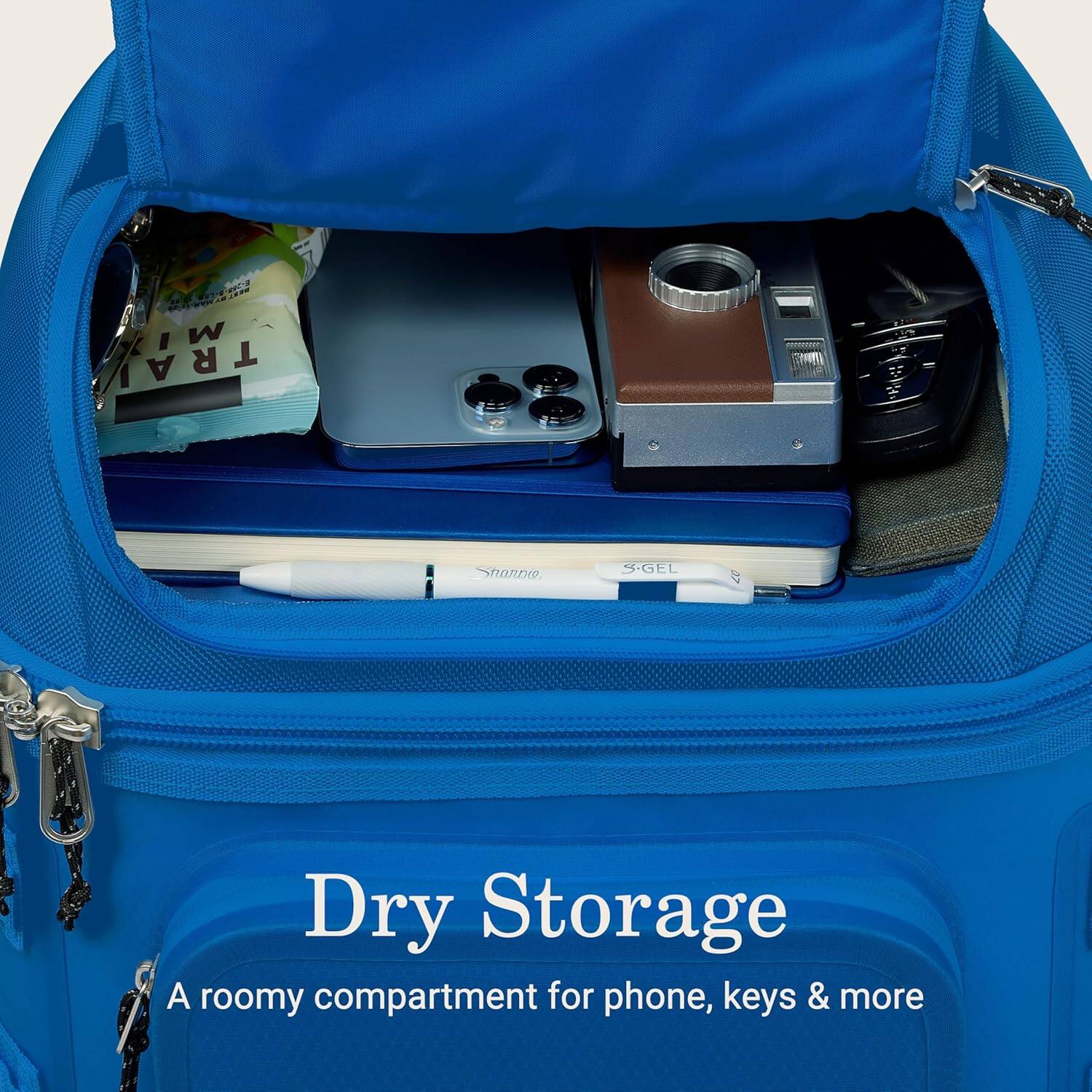 Dry Storage  
A roomy compartment for phone, keys & more