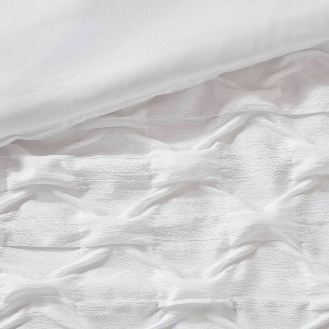 Alt View 5. Gracie Mills - Gracie Mills Blanca Comforter Set - White.
