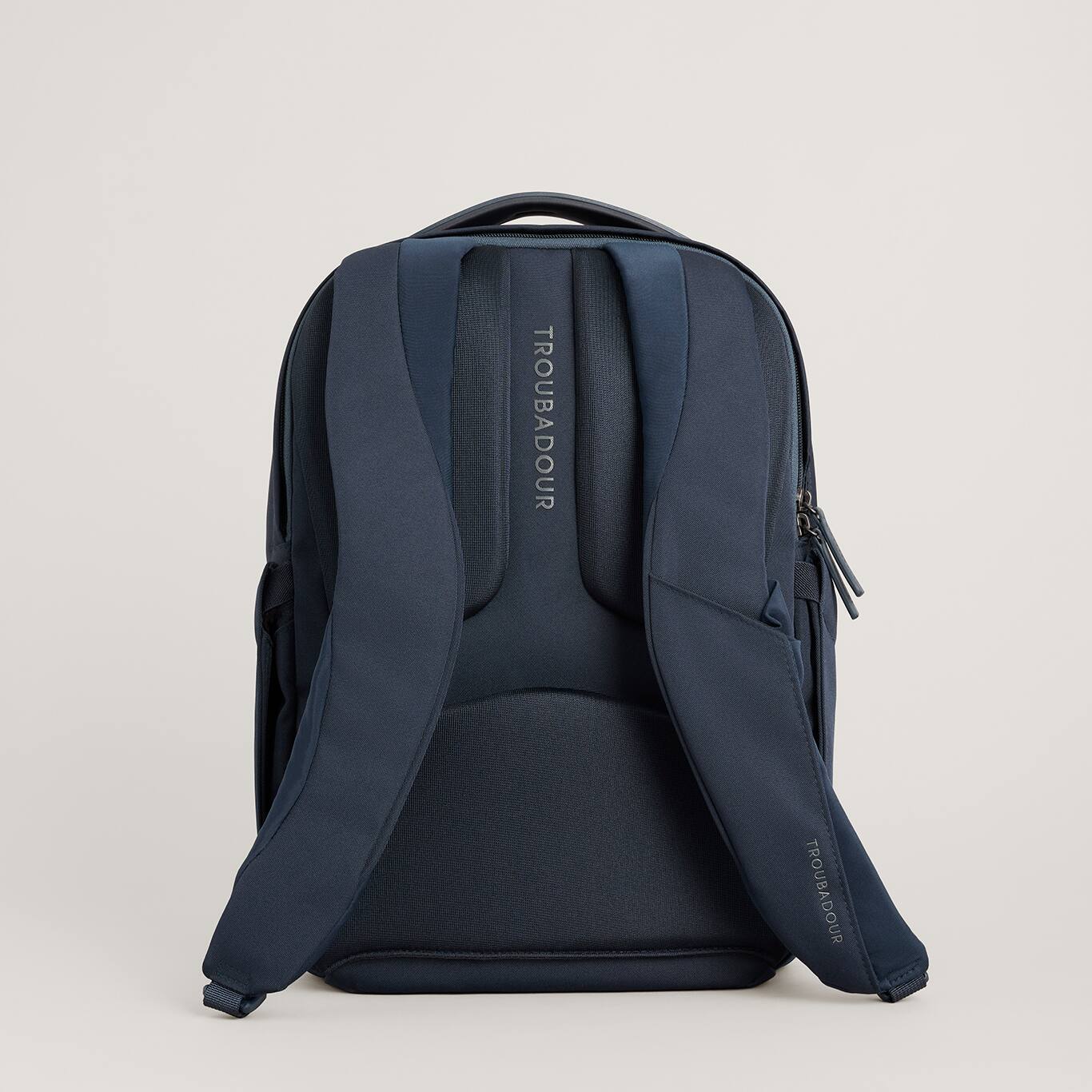 TROUBADOUR  
TROUBADOUR  
TROUBADOUR