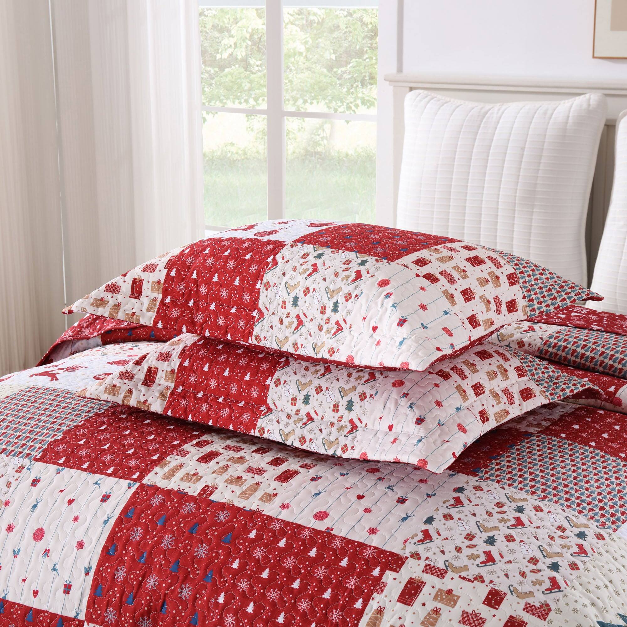 Left. MarCielo - MarCielo 3 Pcs Christmas Themed Holiday Polyester Patchwork Quilt Bedspread Set - Red.