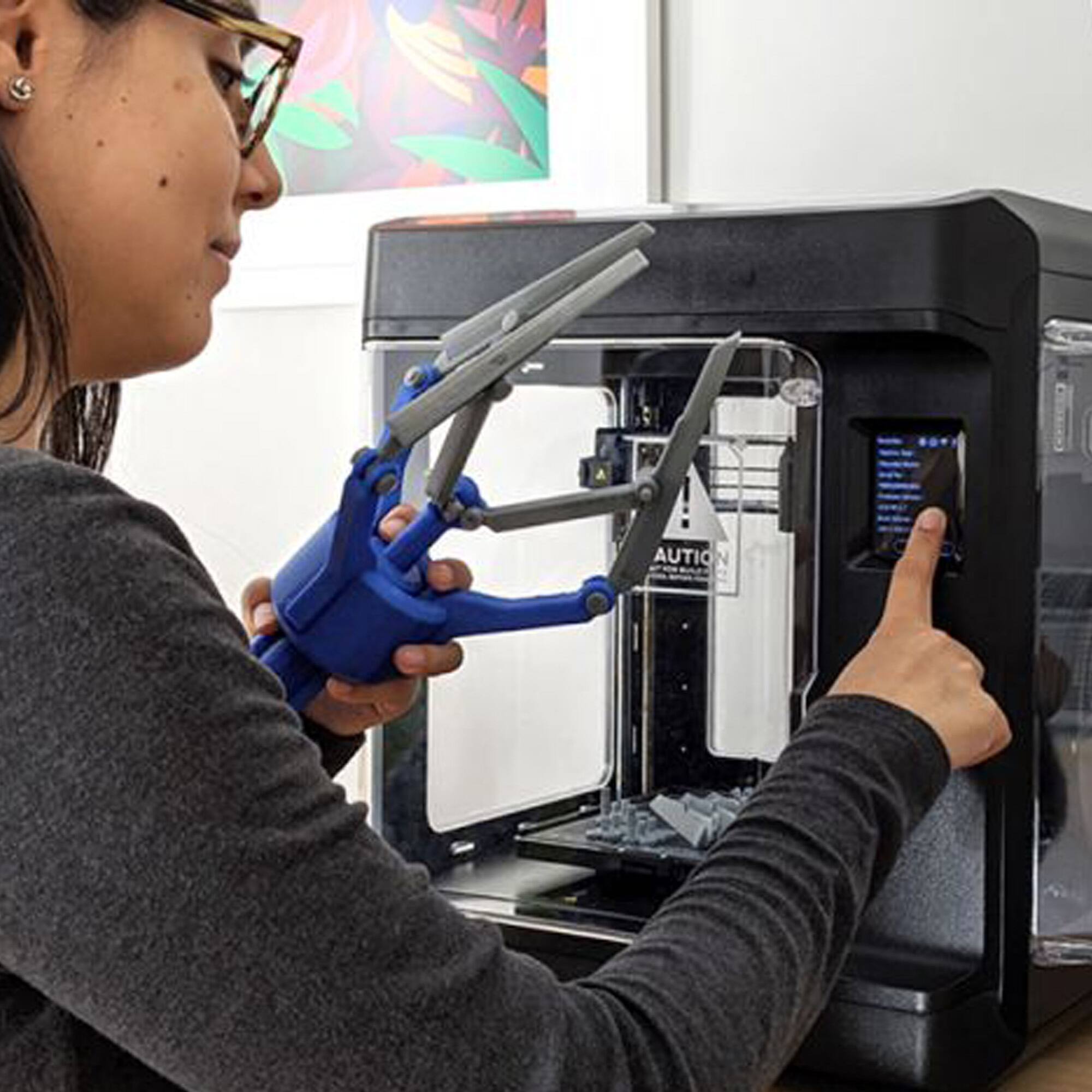 Back. MakerBot - MakerBot Sketch Classroom 2 Printer Setup with Lesson Plans and Software for Teachers and Students (Black).