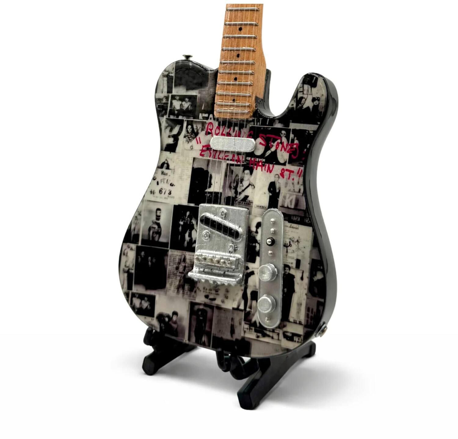Rin FL 673 6 $ MA 11 ROZZI d ESTLEIN STGNES HAIN RT. 1 TAK KI saiy

Corrected text from the image:
"ROLLING STONES
'EXTRA CHAIN ST.'"
"Rin FL 673 6 $ MA 11 ROZZI d ESTLEIN STGNES HAIN RT. 1 TAK KI saiy"