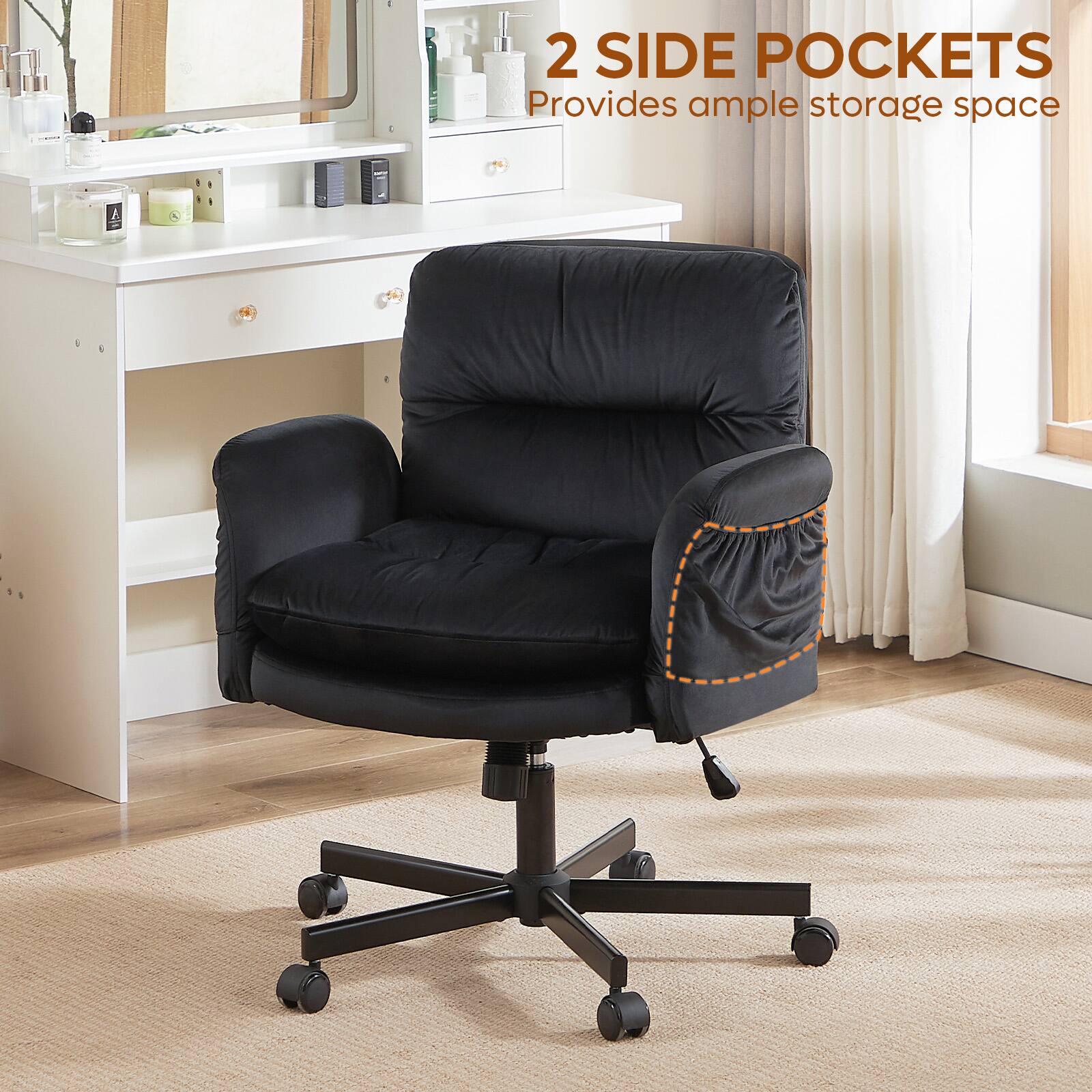 2 SIDE POCKETS  
Provides ample storage space